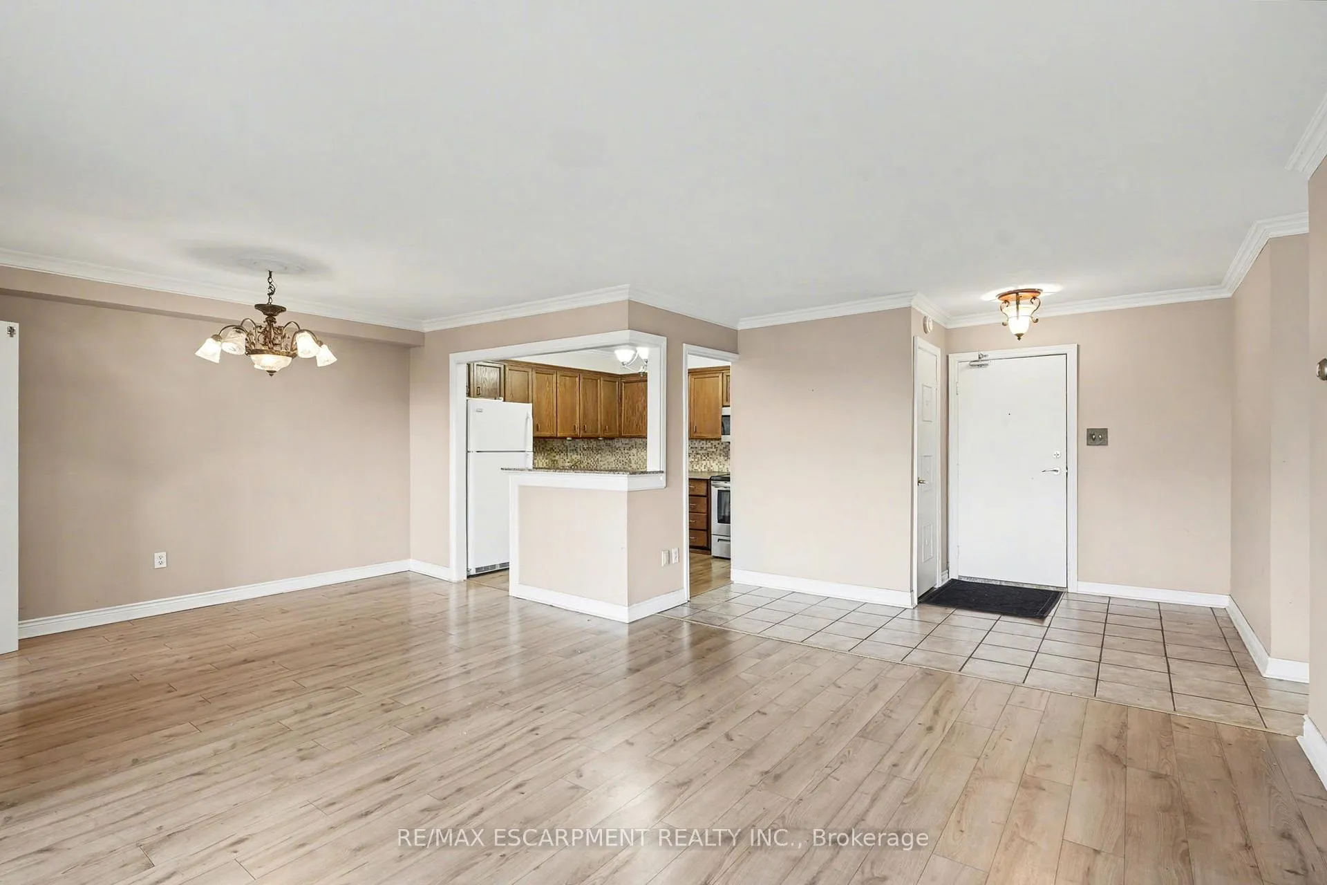 Photo 5 of Unit 218, 500 Green Road, Hamilton, Lakeshore — HOMEH