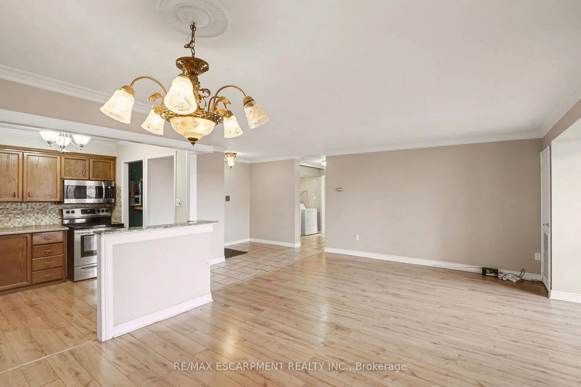 Photo 7 of Unit 218, 500 Green Road, Hamilton, Lakeshore — HOMEH