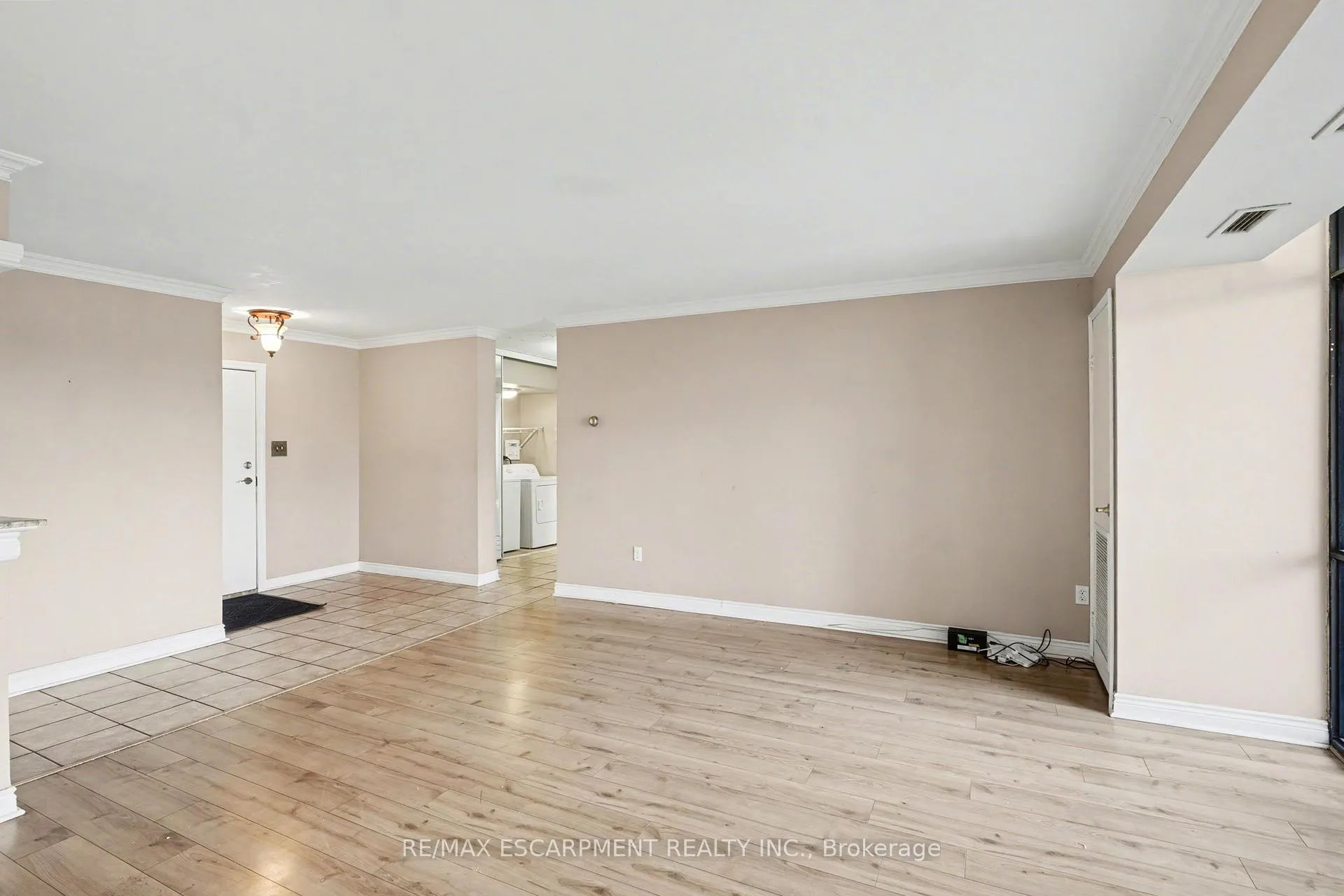 Photo 9 of Unit 218, 500 Green Road, Hamilton, Lakeshore — HOMEH