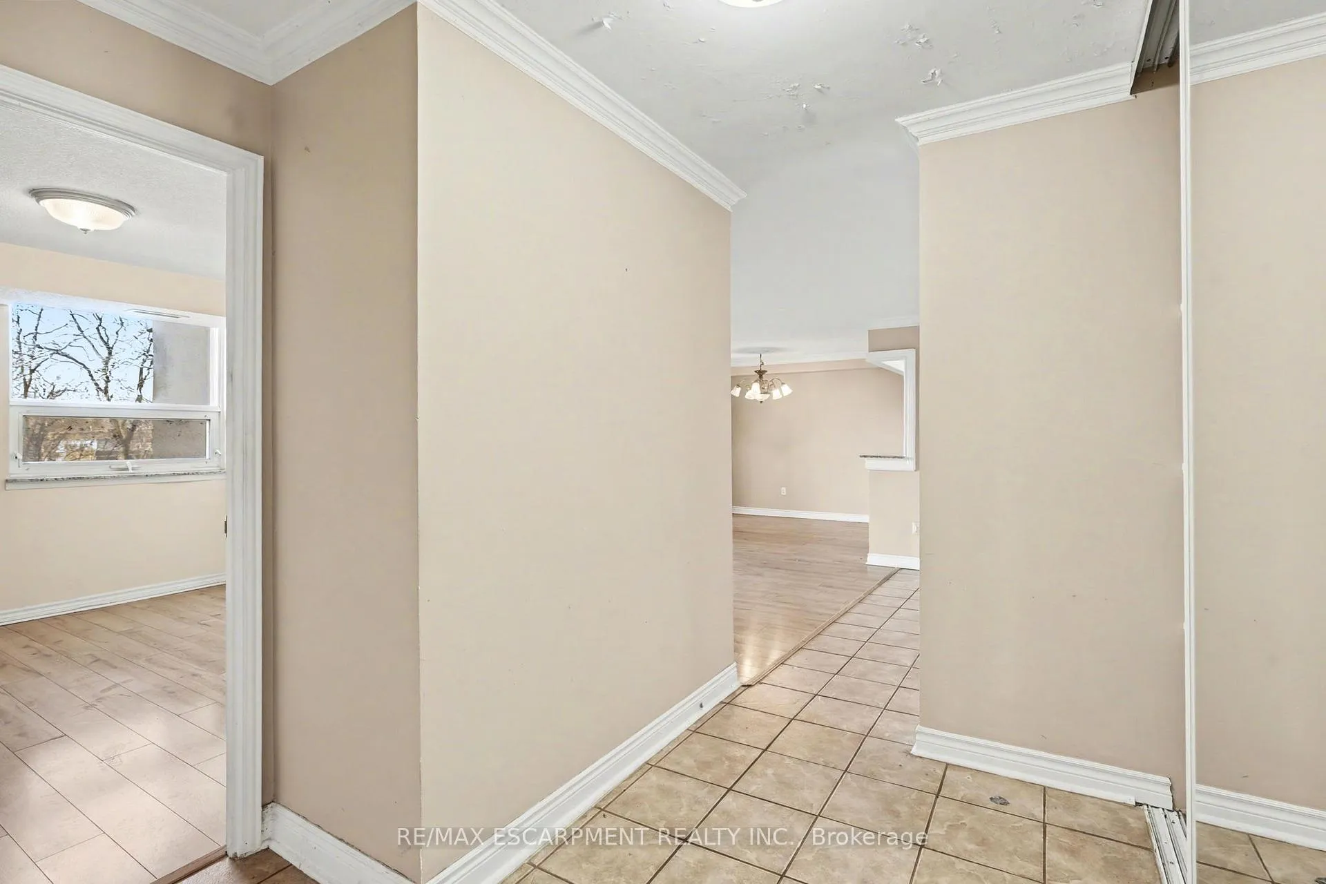 Photo 10 of Unit 218, 500 Green Road, Hamilton, Lakeshore — HOMEH