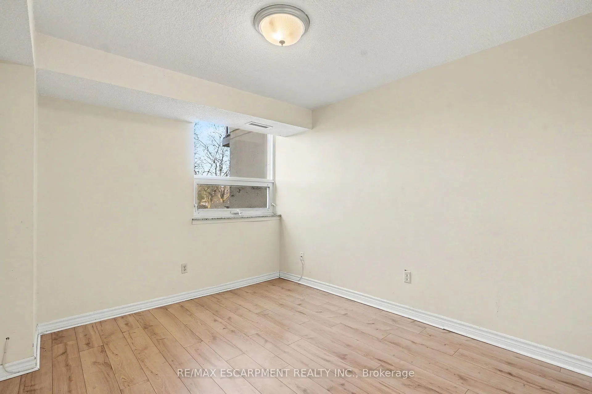 Photo 17 of Unit 218, 500 Green Road, Hamilton, Lakeshore — HOMEH