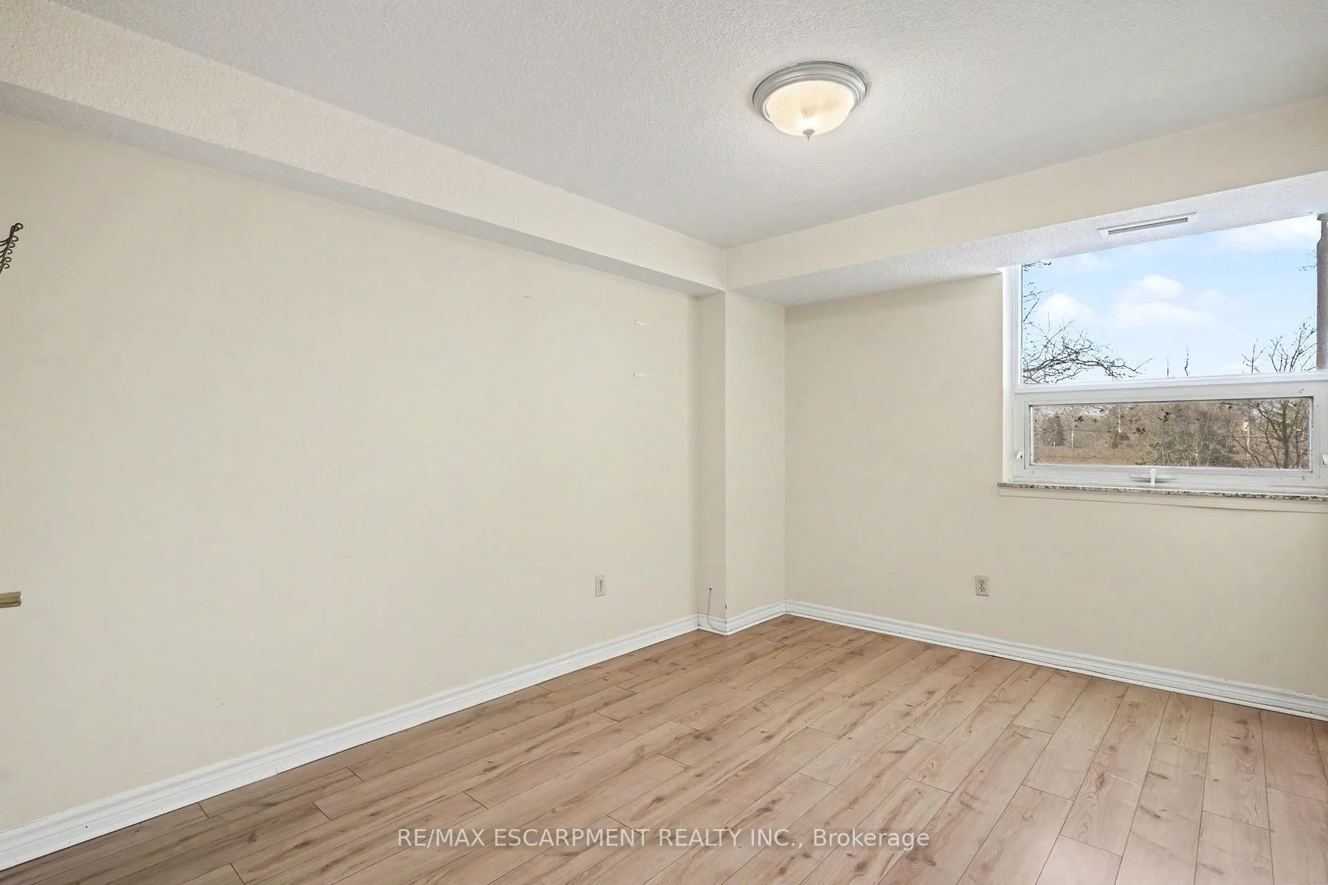 Photo 18 of Unit 218, 500 Green Road, Hamilton, Lakeshore — HOMEH