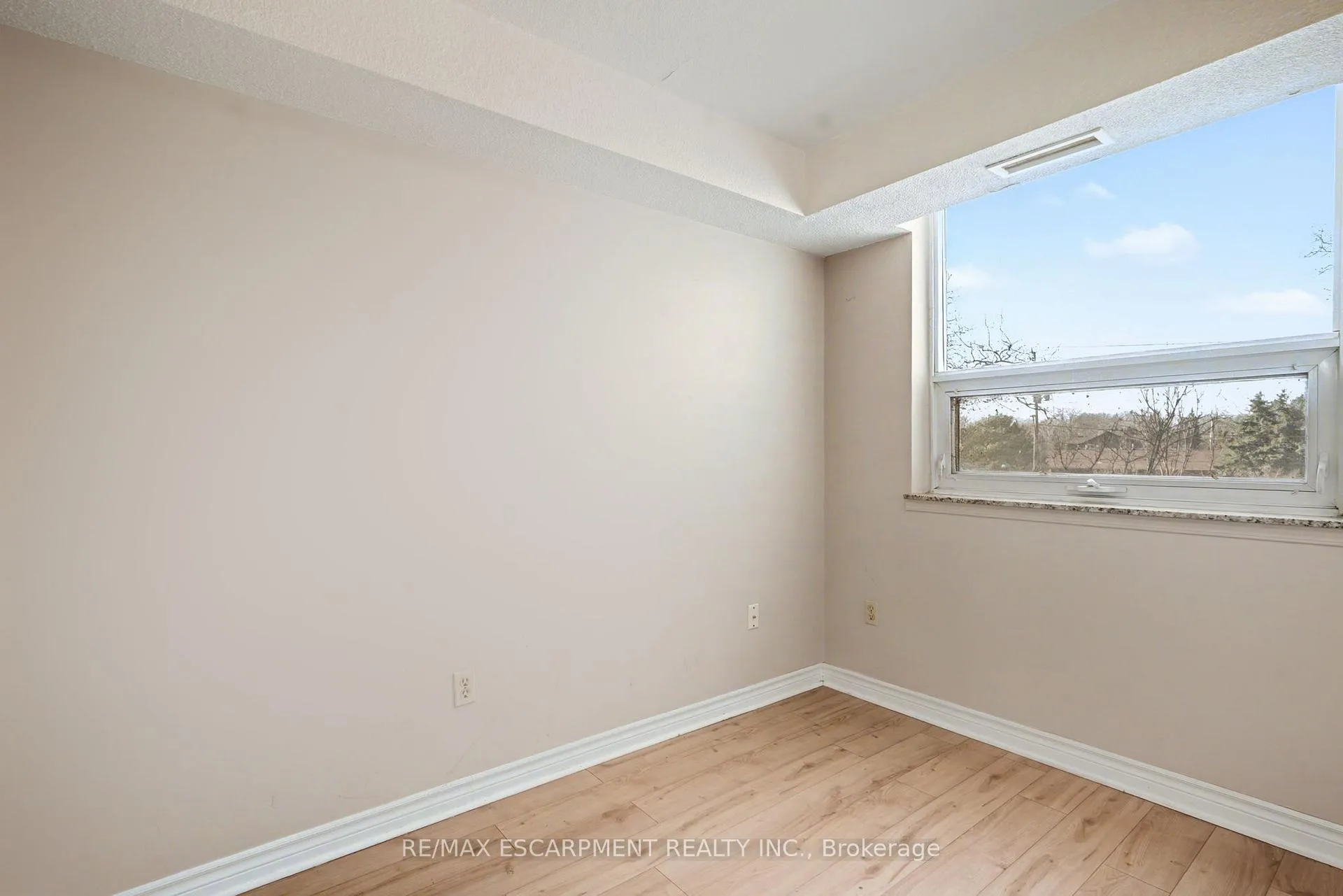 Photo 25 of Unit 218, 500 Green Road, Hamilton, Lakeshore — HOMEH