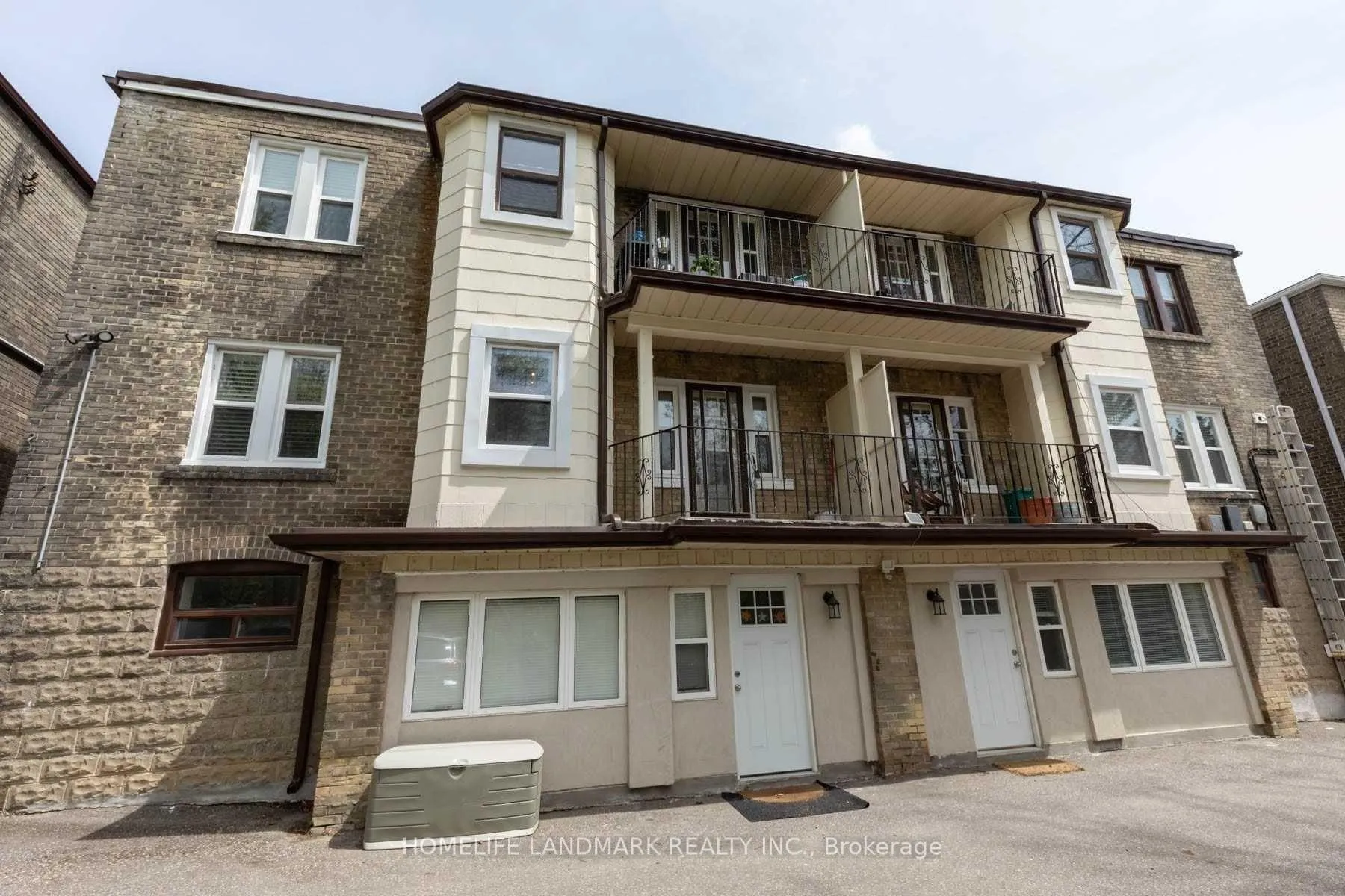 Front of Unit 3, 103-105 Chatsworth Drive