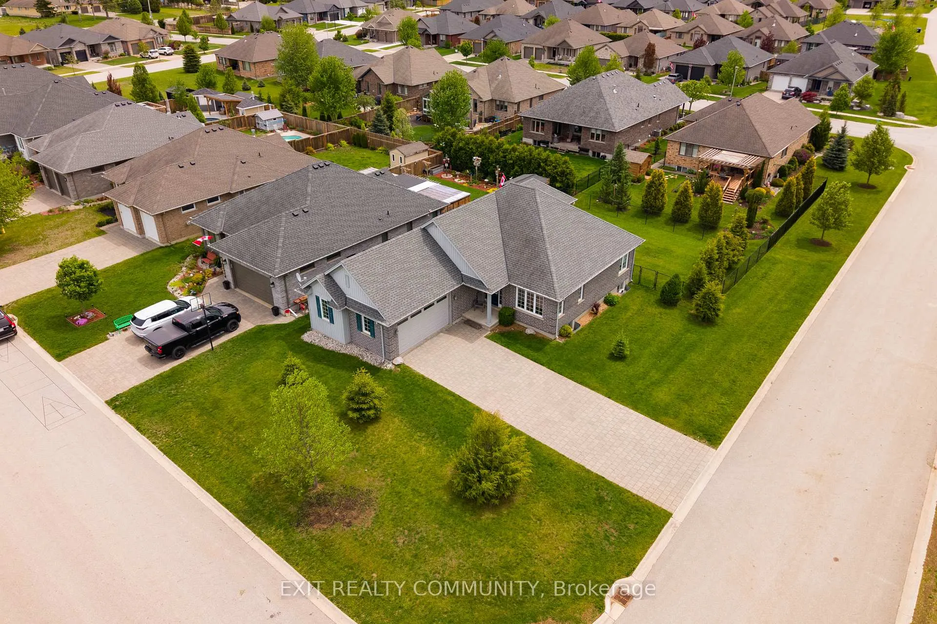 Photo 1 of 598 Bennett Crescent, Strathroy-Caradoc, Rural Strathroy-Caradoc — HOMEH