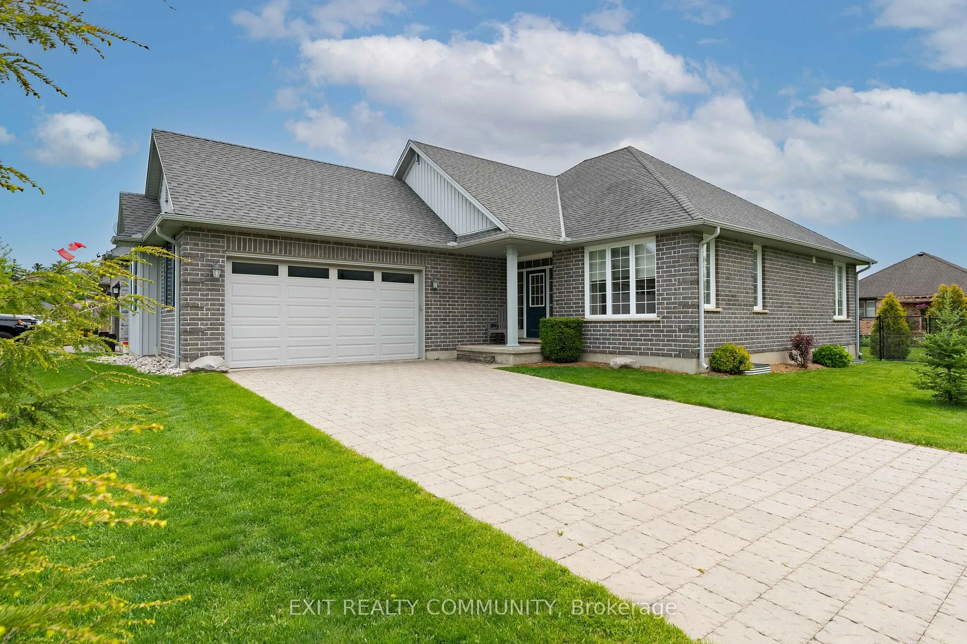 Photo 2 of 598 Bennett Crescent, Strathroy-Caradoc, Rural Strathroy-Caradoc — HOMEH