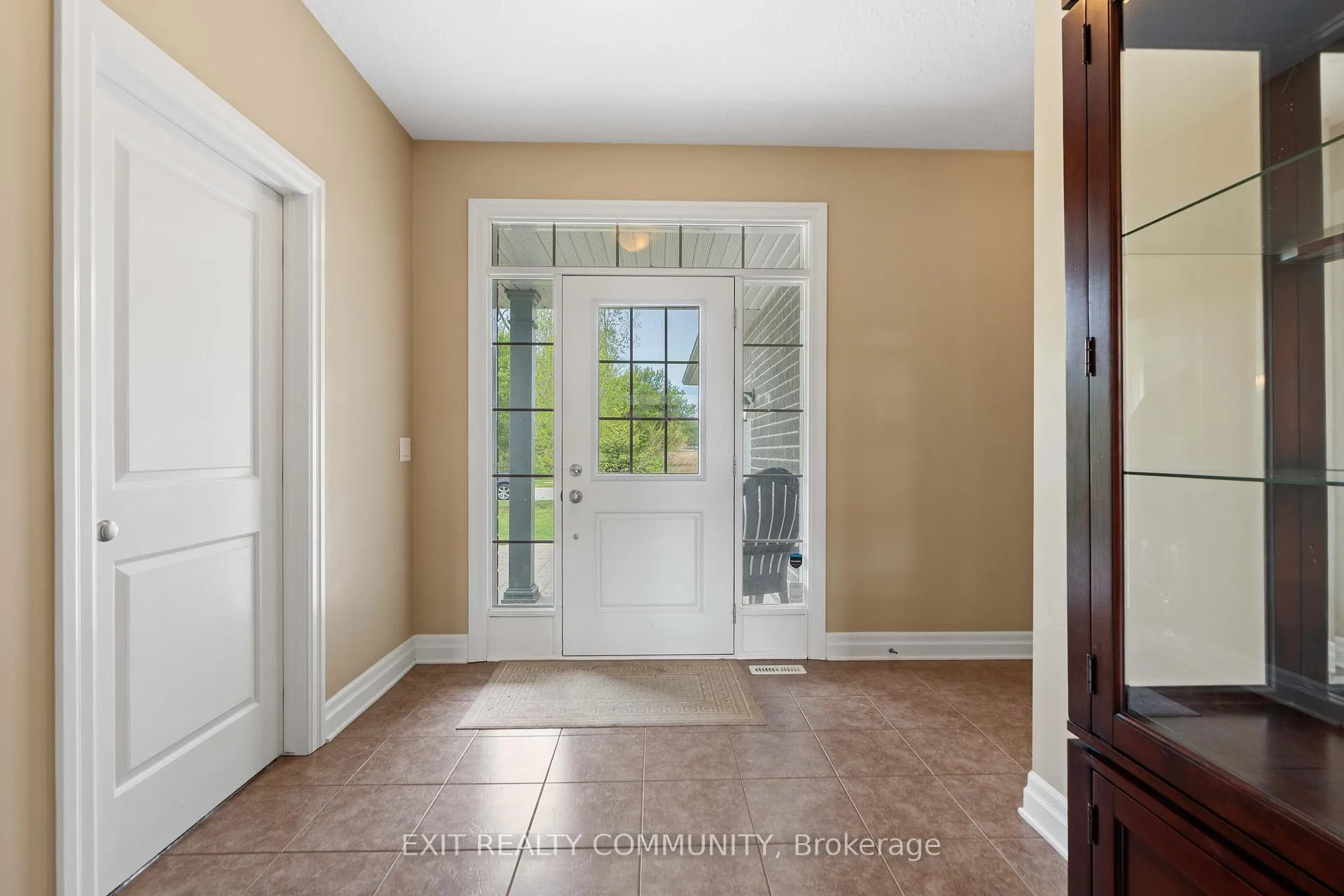 Photo 4 of 598 Bennett Crescent, Strathroy-Caradoc, Rural Strathroy-Caradoc — HOMEH
