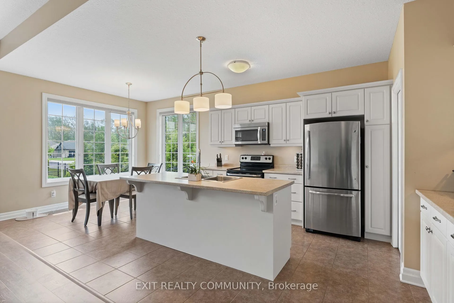Photo 6 of 598 Bennett Crescent, Strathroy-Caradoc, Rural Strathroy-Caradoc — HOMEH