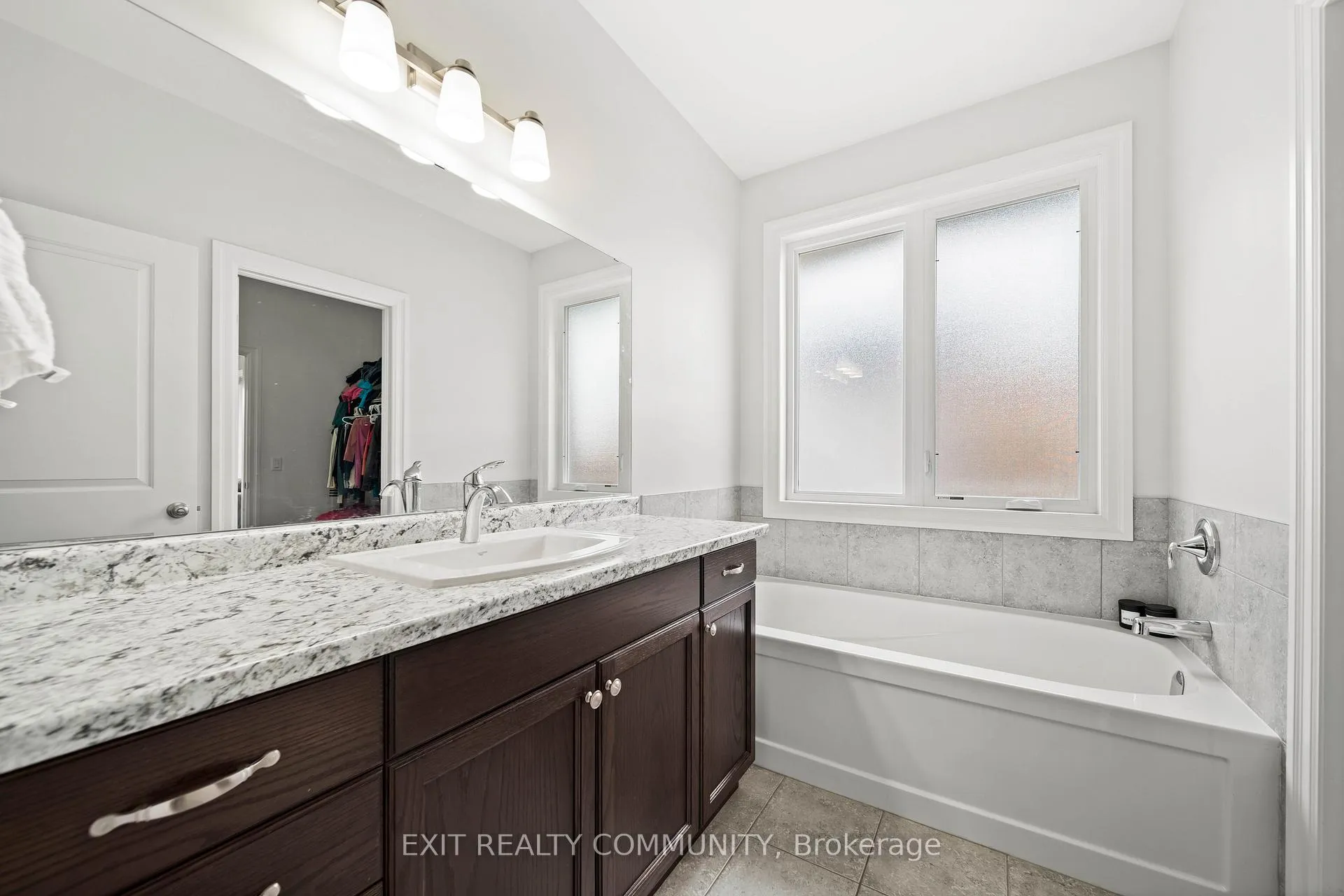 Photo 10 of 598 Bennett Crescent, Strathroy-Caradoc, Rural Strathroy-Caradoc — HOMEH