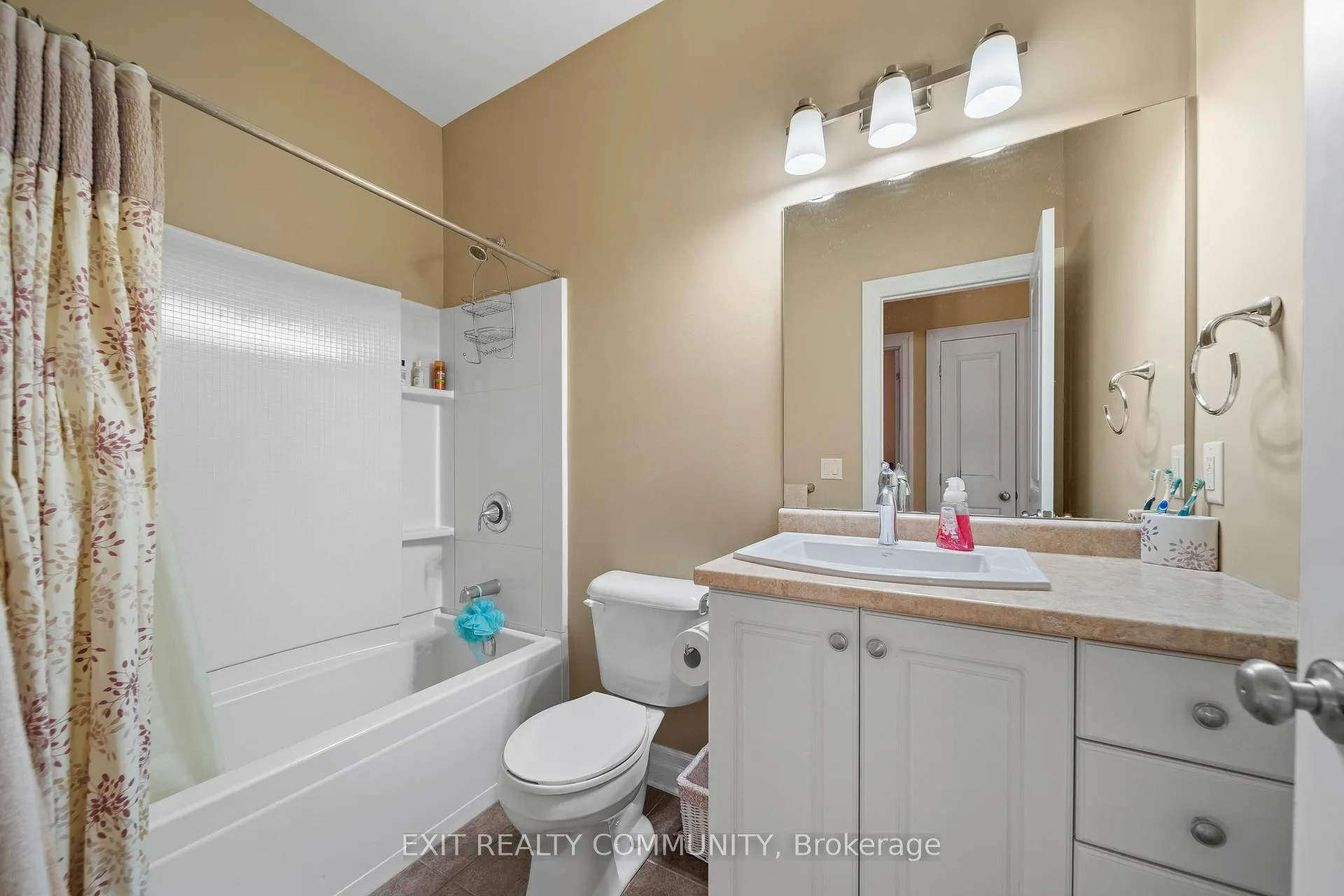 Photo 14 of 598 Bennett Crescent, Strathroy-Caradoc, Rural Strathroy-Caradoc — HOMEH