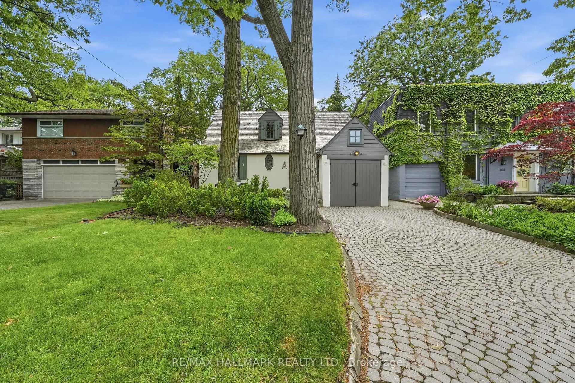 Photo 1 of 31 Glen Oak Drive, Toronto, East End-Danforth — HOMEH