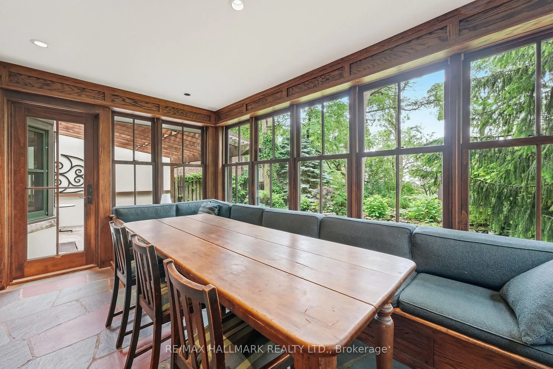 Photo 9 of 31 Glen Oak Drive, Toronto, East End-Danforth — HOMEH