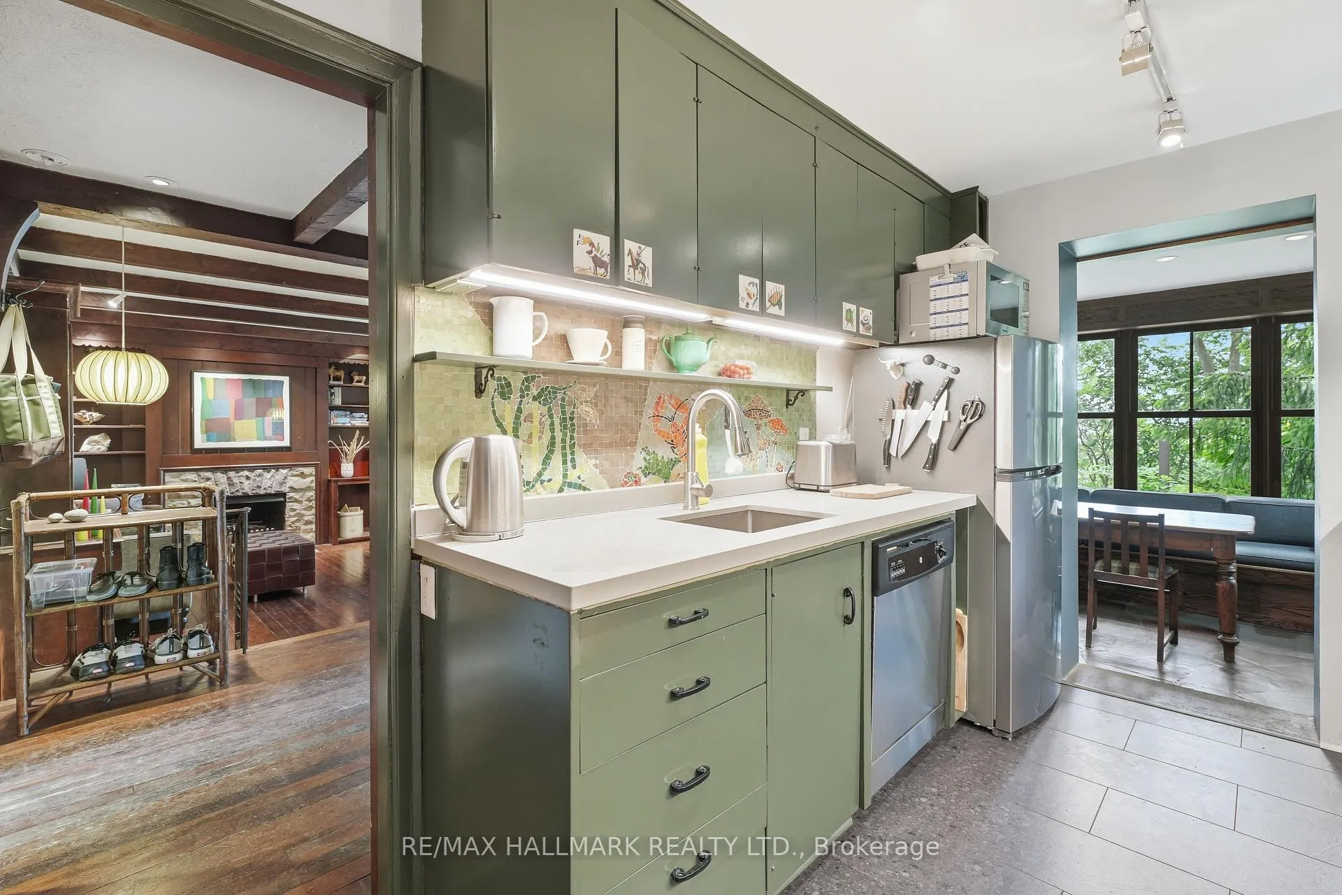 Photo 10 of 31 Glen Oak Drive, Toronto, East End-Danforth — HOMEH