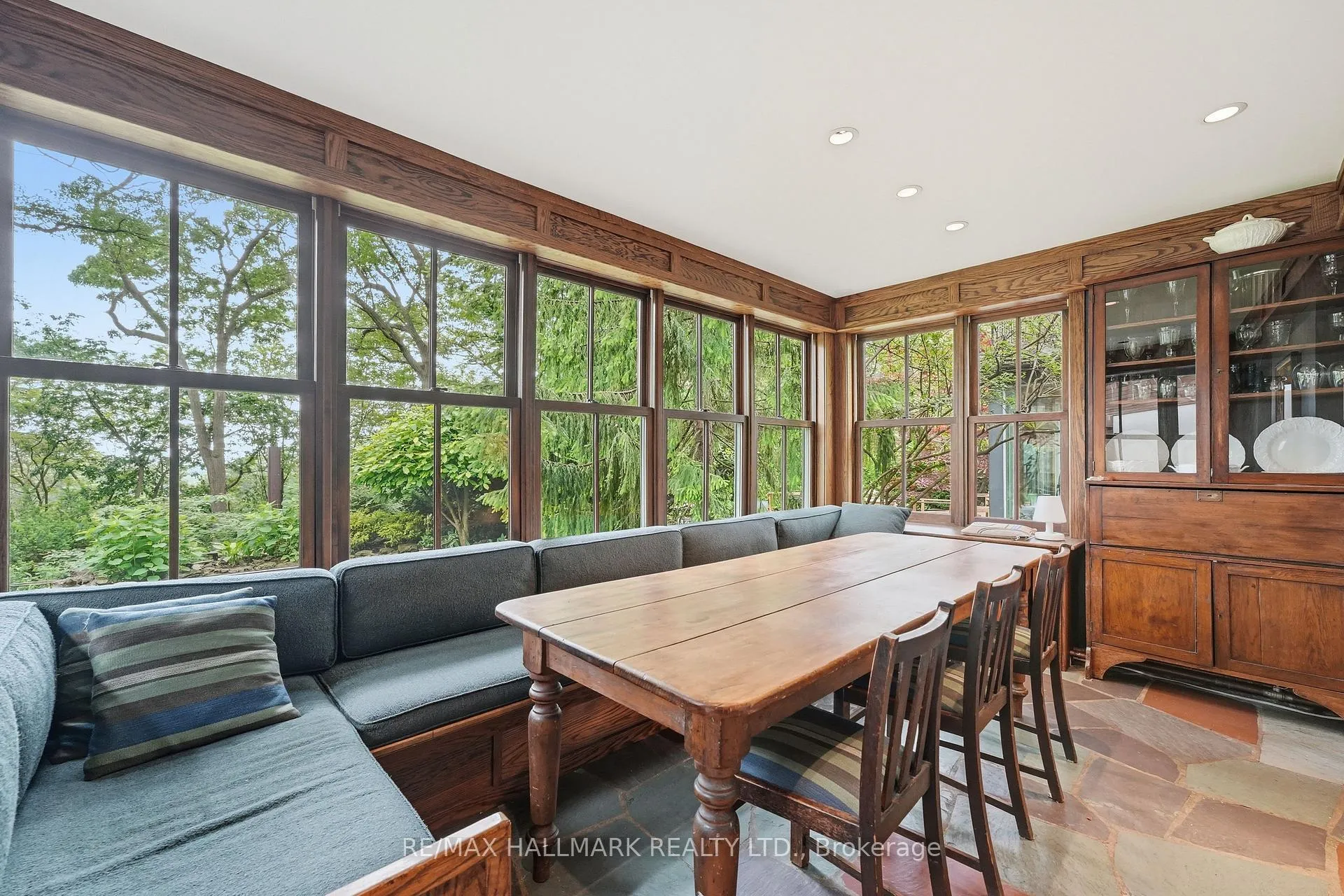 Photo 13 of 31 Glen Oak Drive, Toronto, East End-Danforth — HOMEH