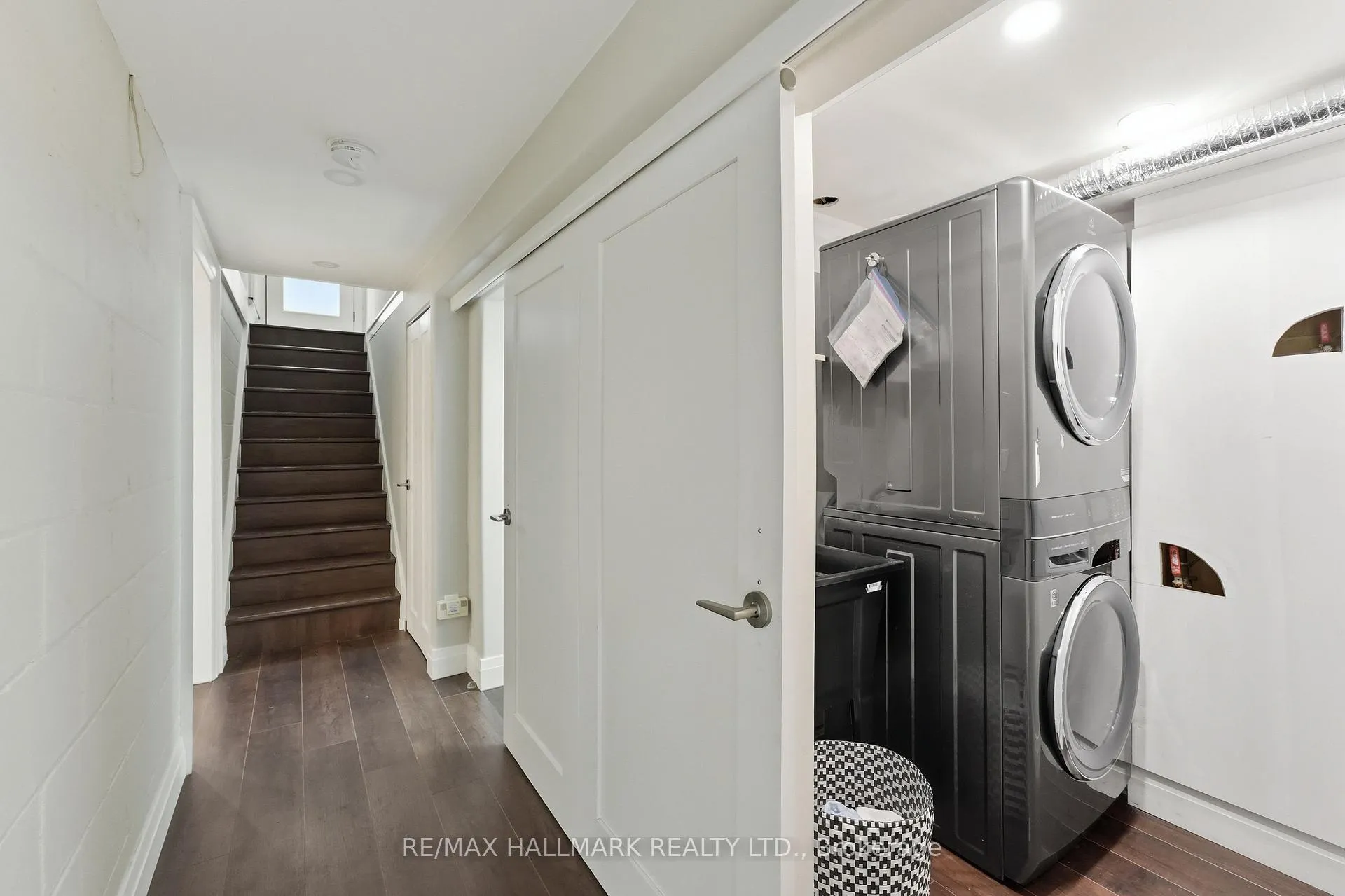 Photo 33 of 31 Glen Oak Drive, Toronto, East End-Danforth — HOMEH