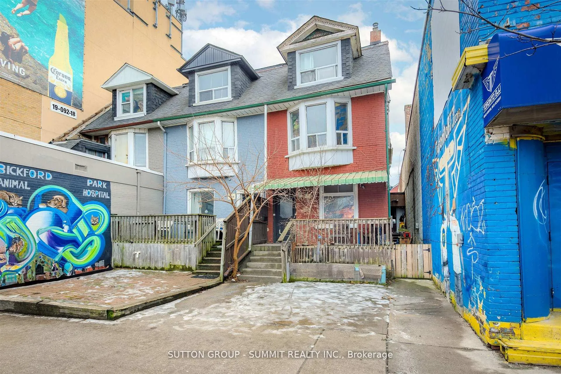 Photo of 811 Bloor Street W
