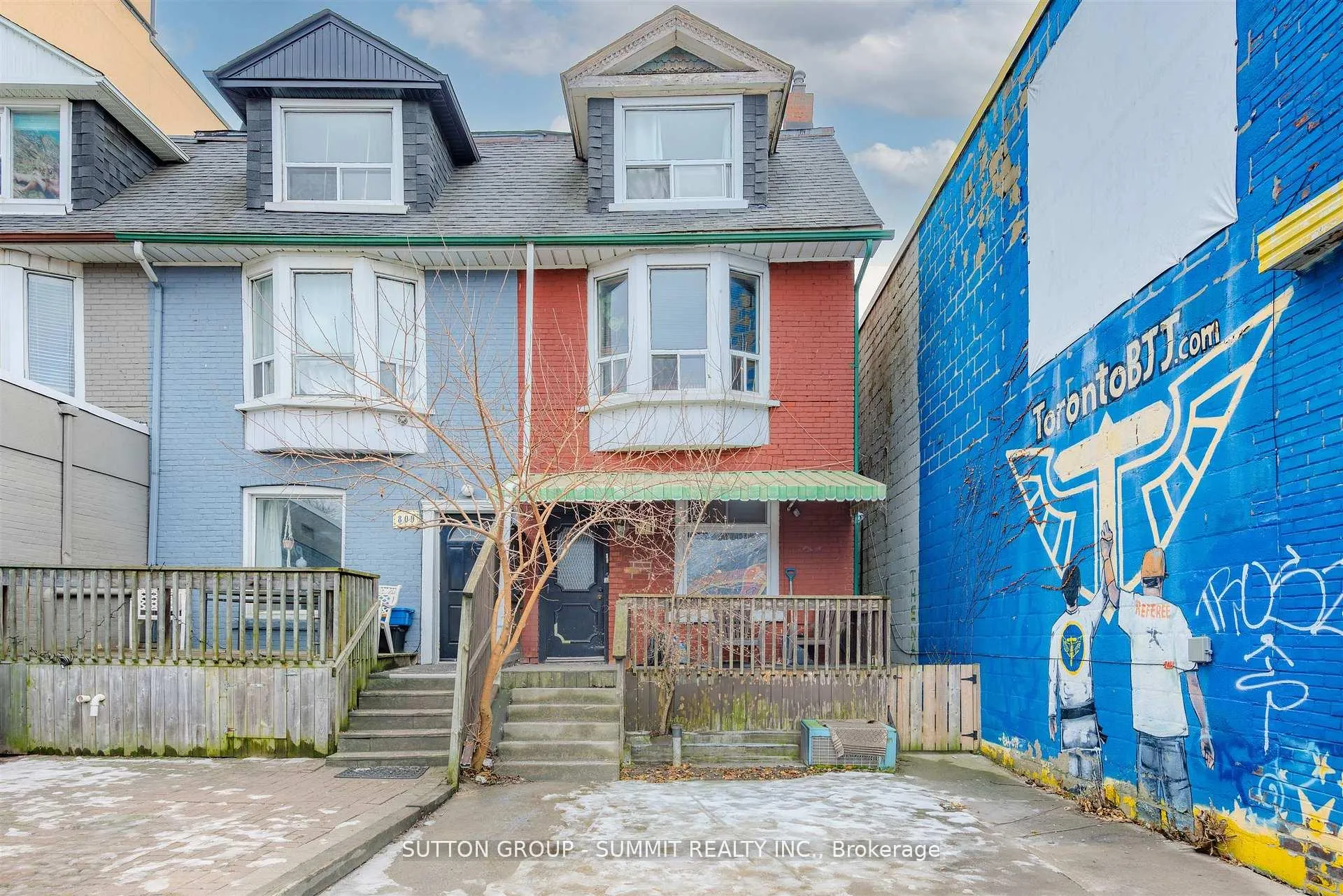 Photo 2 of 811 Bloor Street W, Toronto, Palmerston-Little Italy — HOMEH