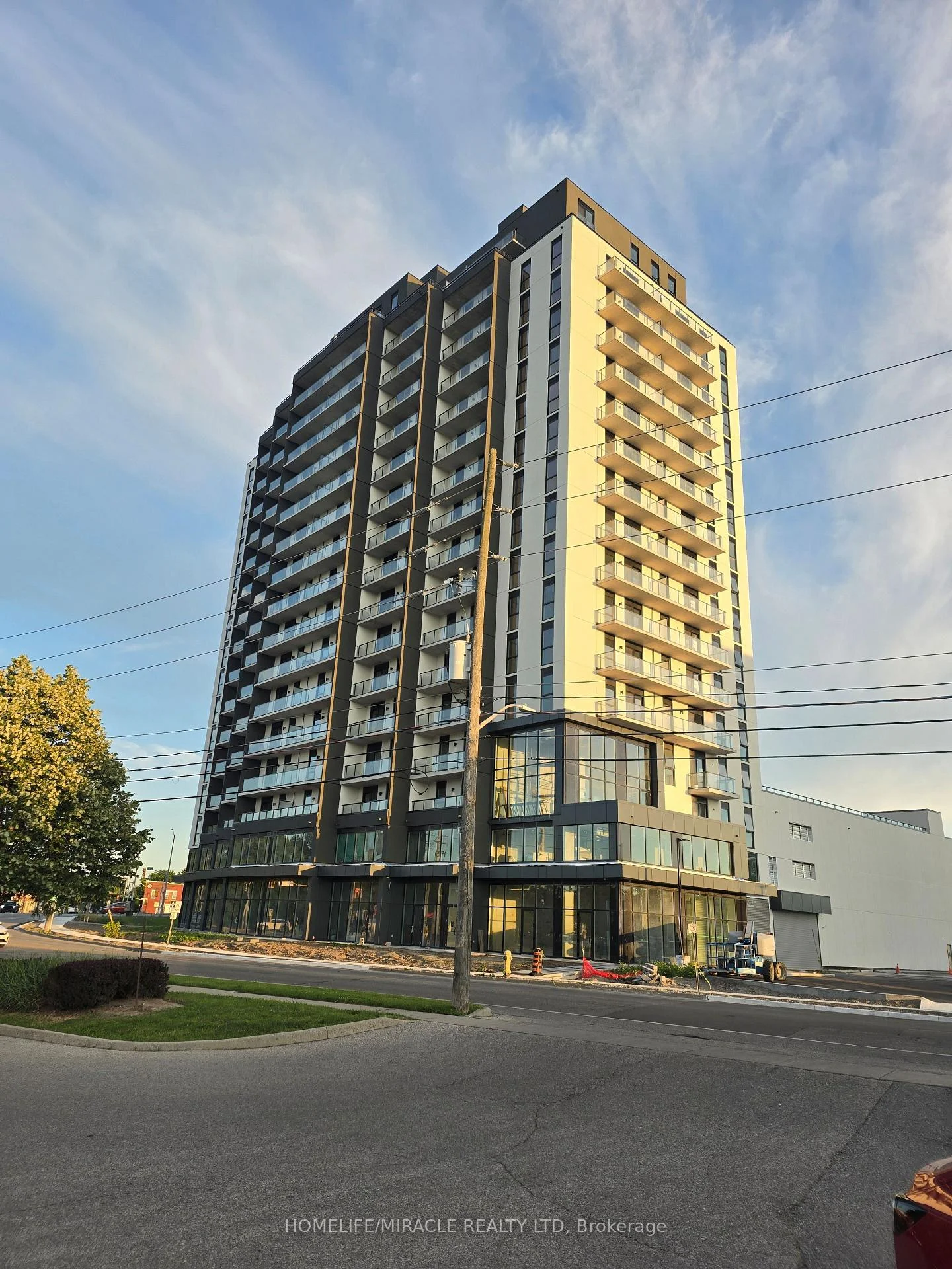 Front of Unit 808, 33 Erie Avenue