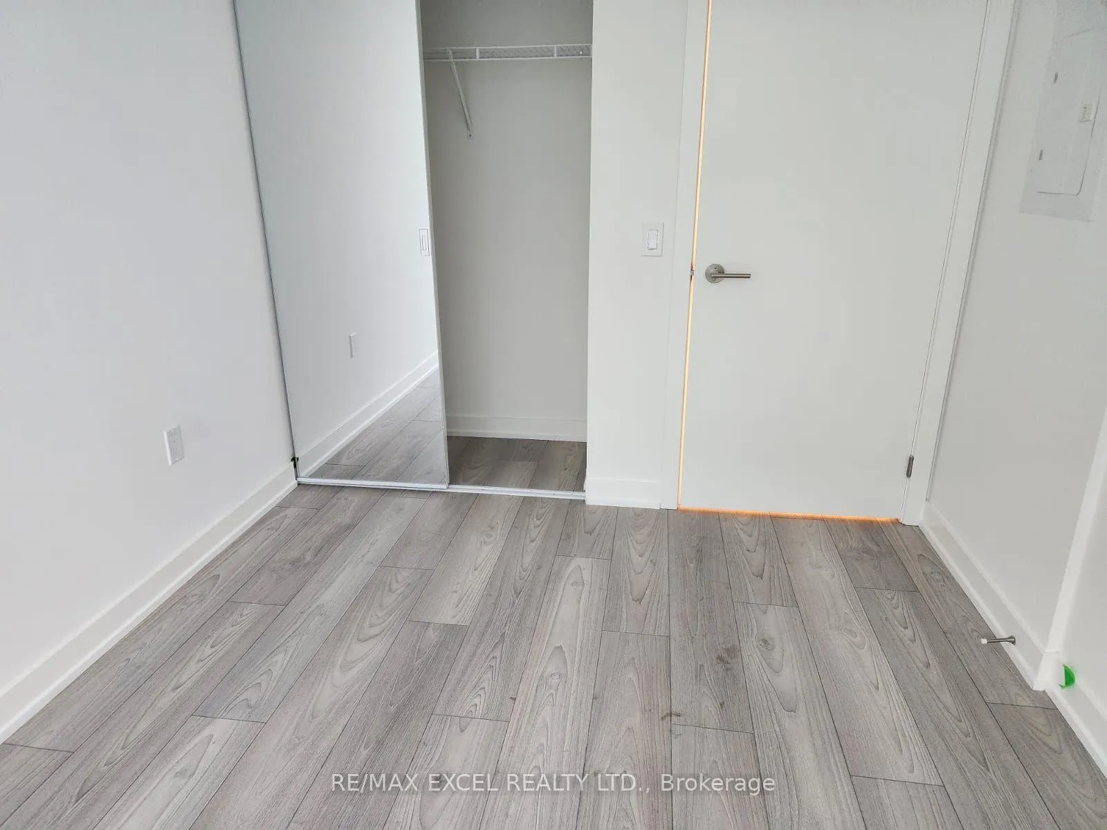 Photo 4 of Unit 2506, 110 Broadway Avenue, Toronto, Mount Pleasant West — HOMEH