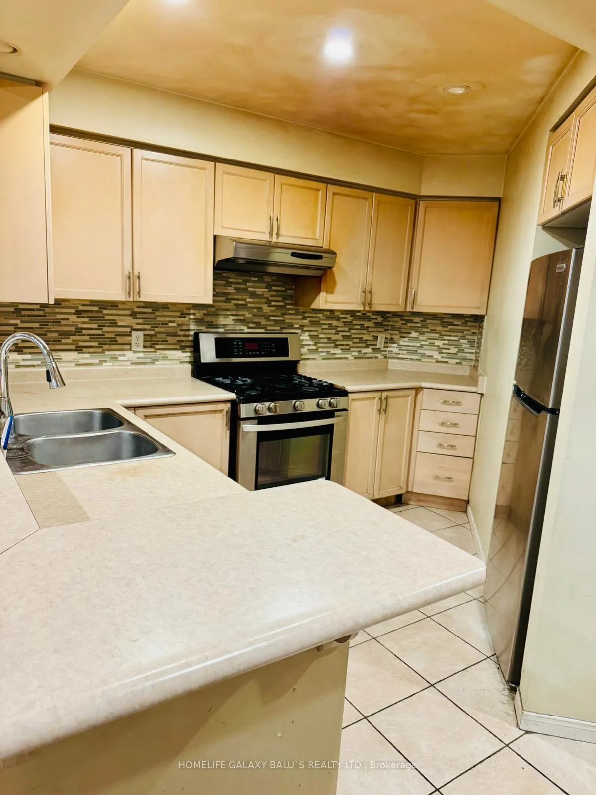 Photo 3 of 225 Cotton Grass Street, Kitchener, Laurentian Hills — HOMEH