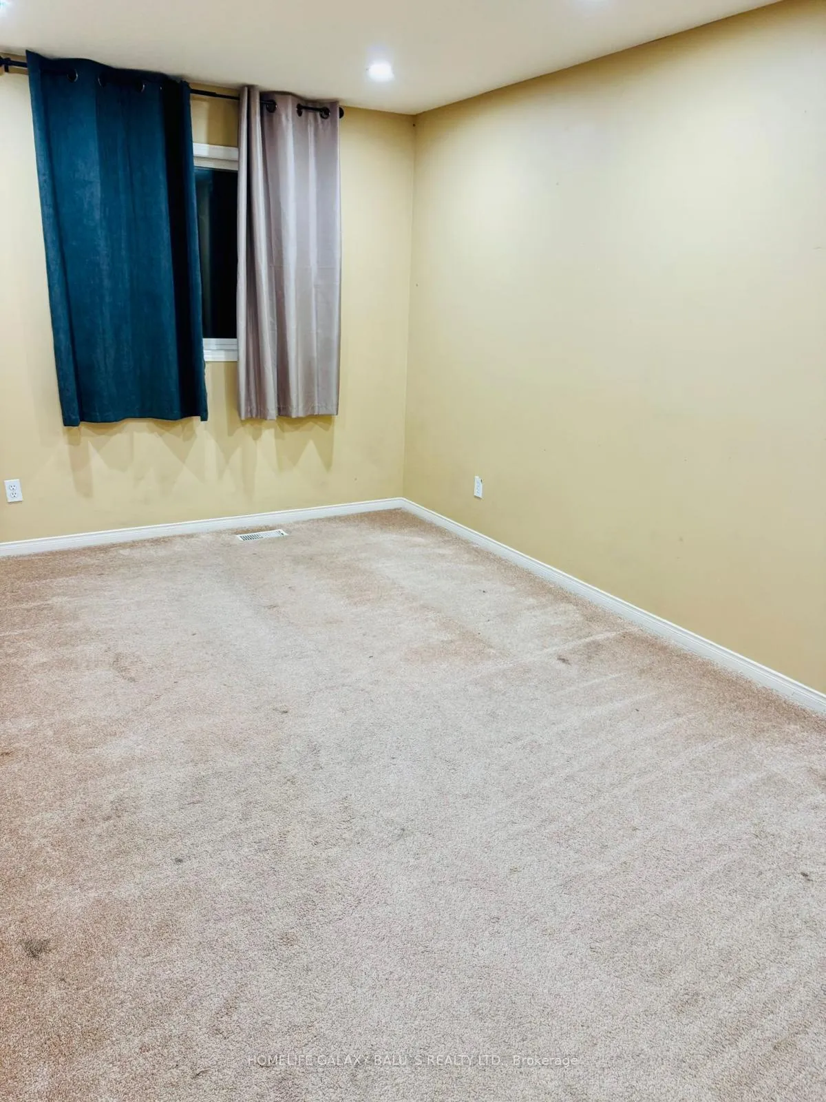 Photo 12 of 225 Cotton Grass Street, Kitchener, Laurentian Hills — HOMEH