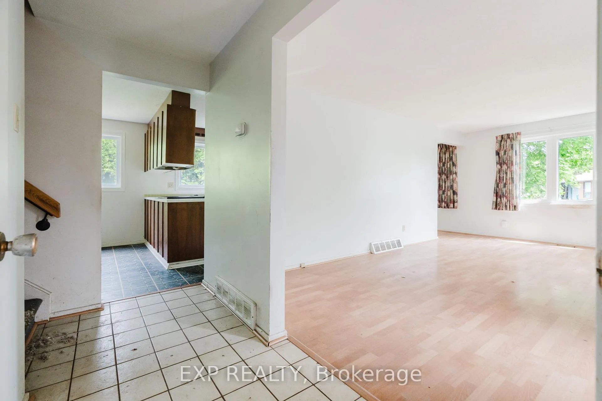 Photo 4 of 167 Withrow Avenue, Ottawa, Meadowlands/St. Claire Gardens — HOMEH