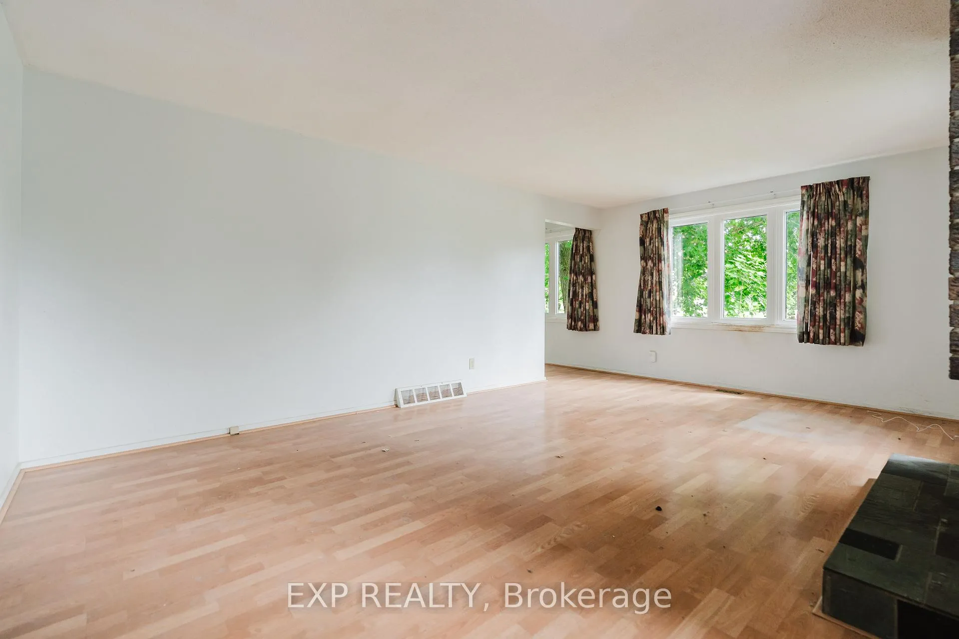 Photo 6 of 167 Withrow Avenue, Ottawa, Meadowlands/St. Claire Gardens — HOMEH