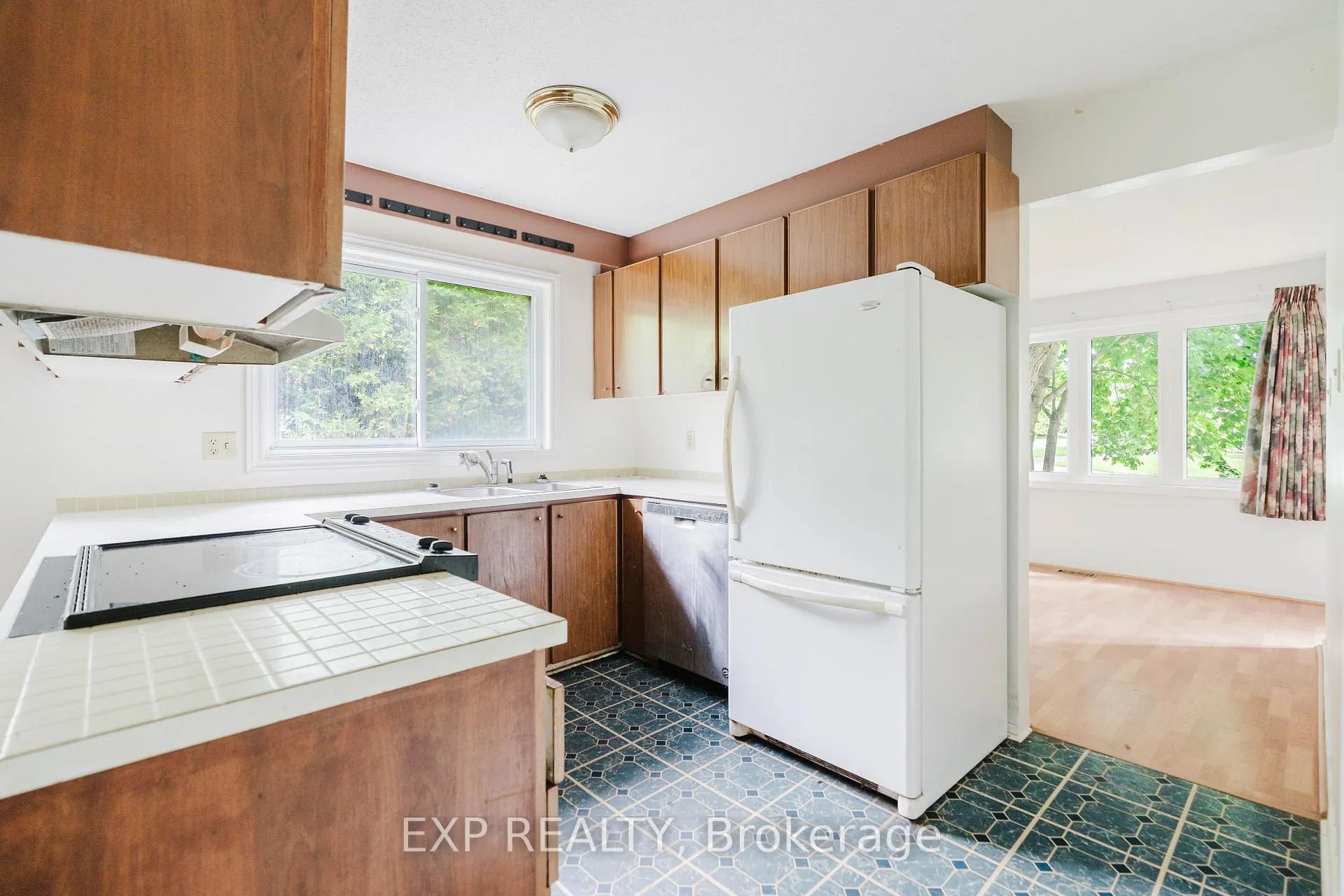 Photo 10 of 167 Withrow Avenue, Ottawa, Meadowlands/St. Claire Gardens — HOMEH