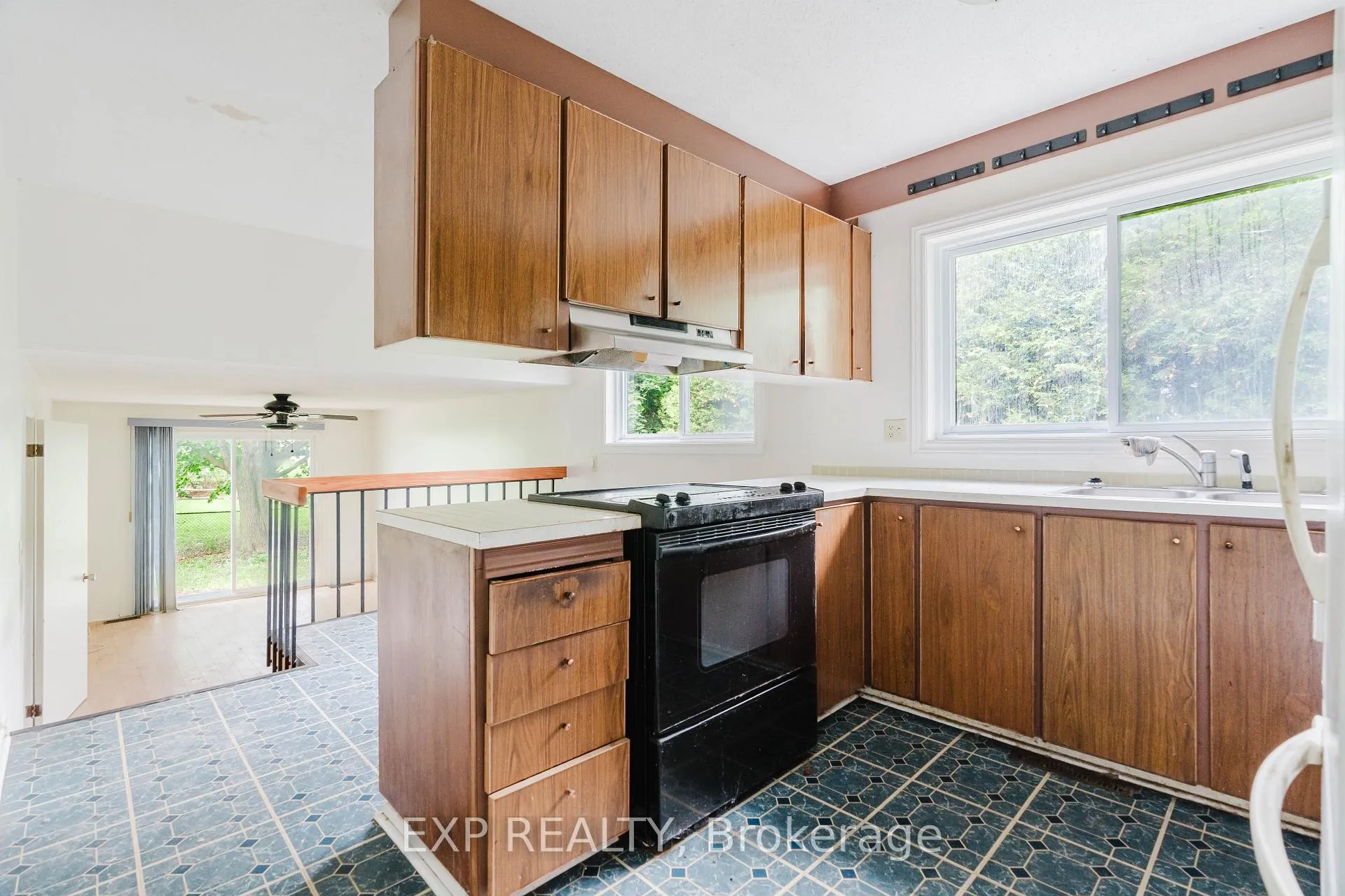 Photo 11 of 167 Withrow Avenue, Ottawa, Meadowlands/St. Claire Gardens — HOMEH