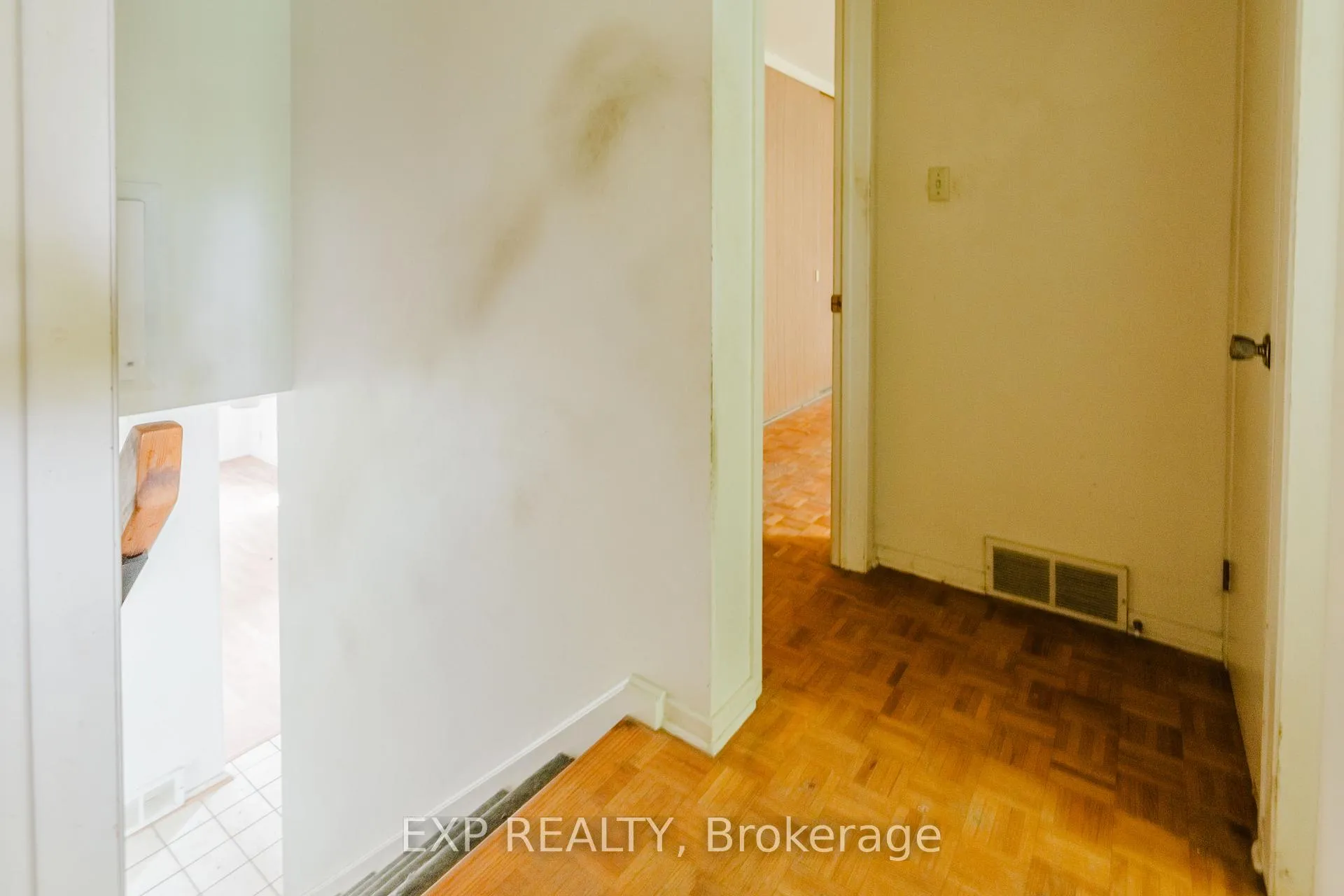 Photo 23 of 167 Withrow Avenue, Ottawa, Meadowlands/St. Claire Gardens — HOMEH