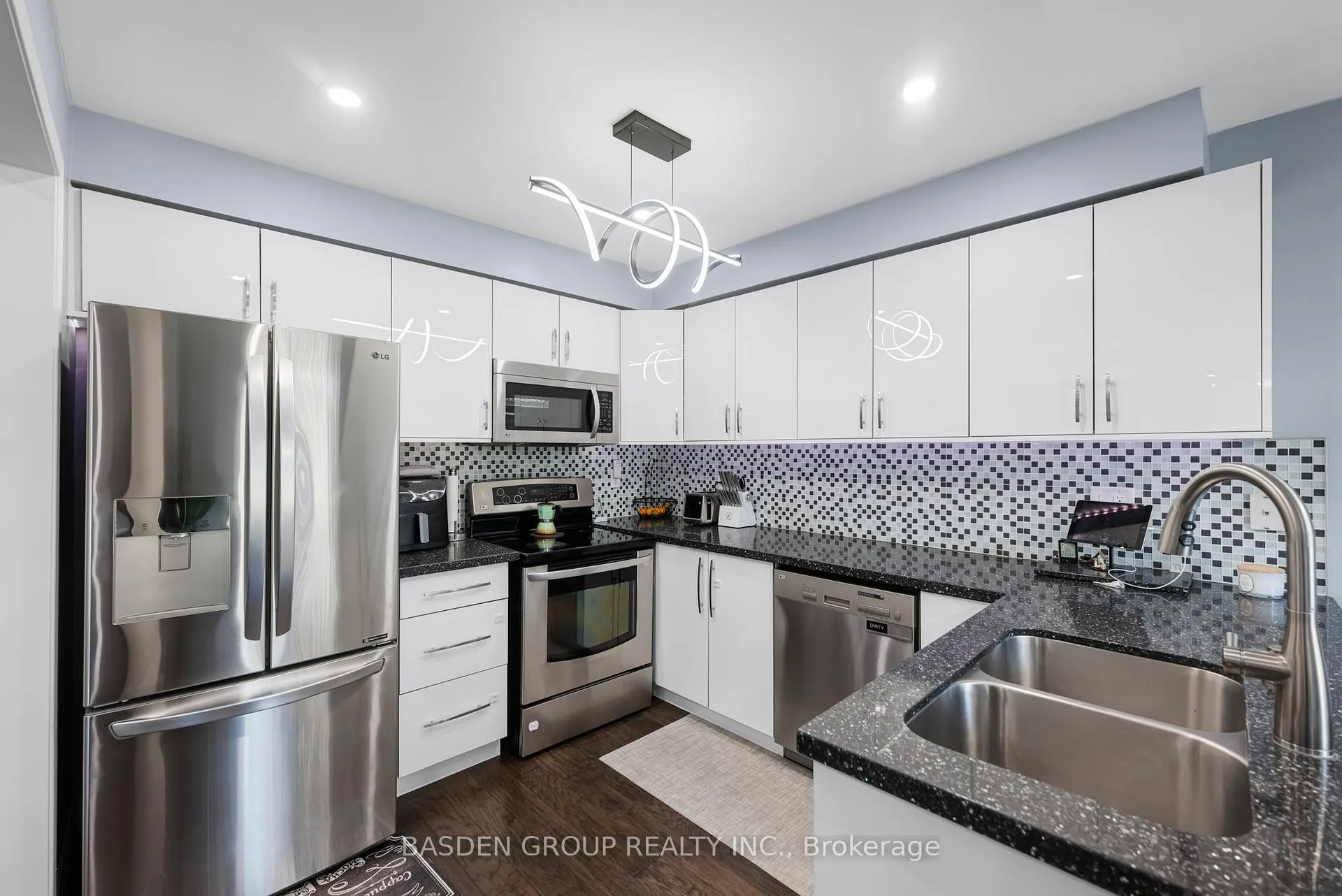 Photo 13 of 77 Bird Street, Barrie, Edgehill Drive — HOMEH