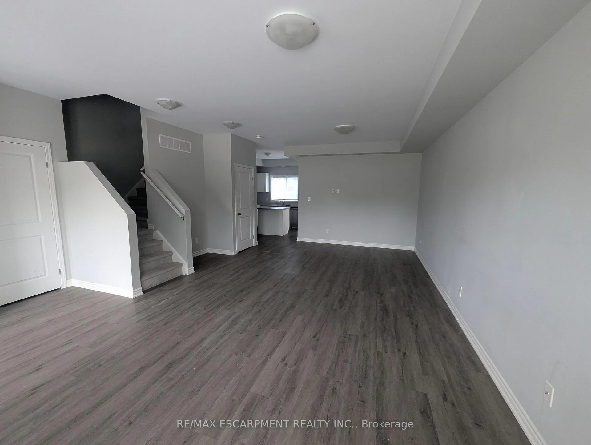 Photo 2 of 82 St George Street, Welland, Broadway — HOMEH