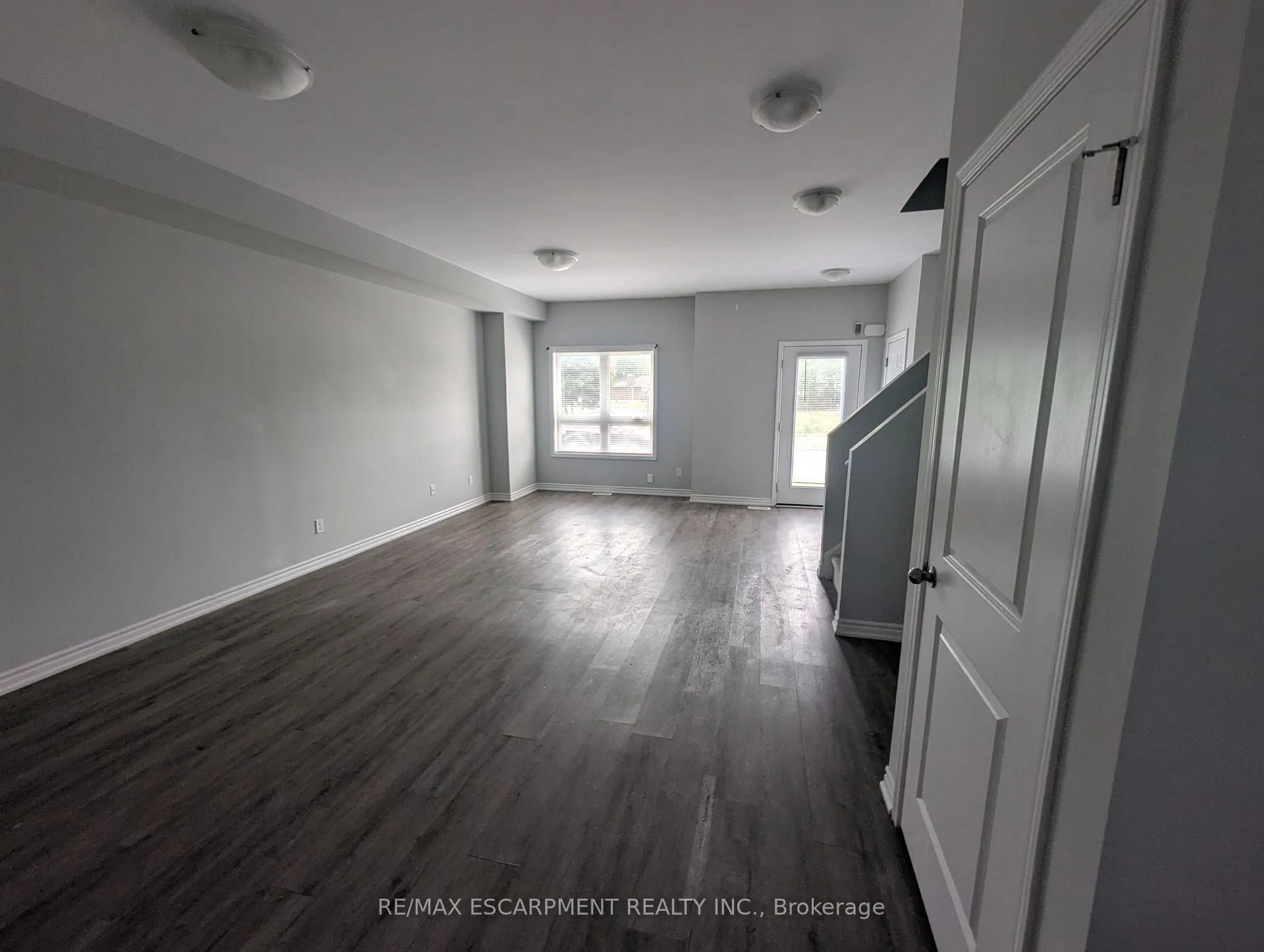 Photo 3 of 82 St George Street, Welland, Broadway — HOMEH