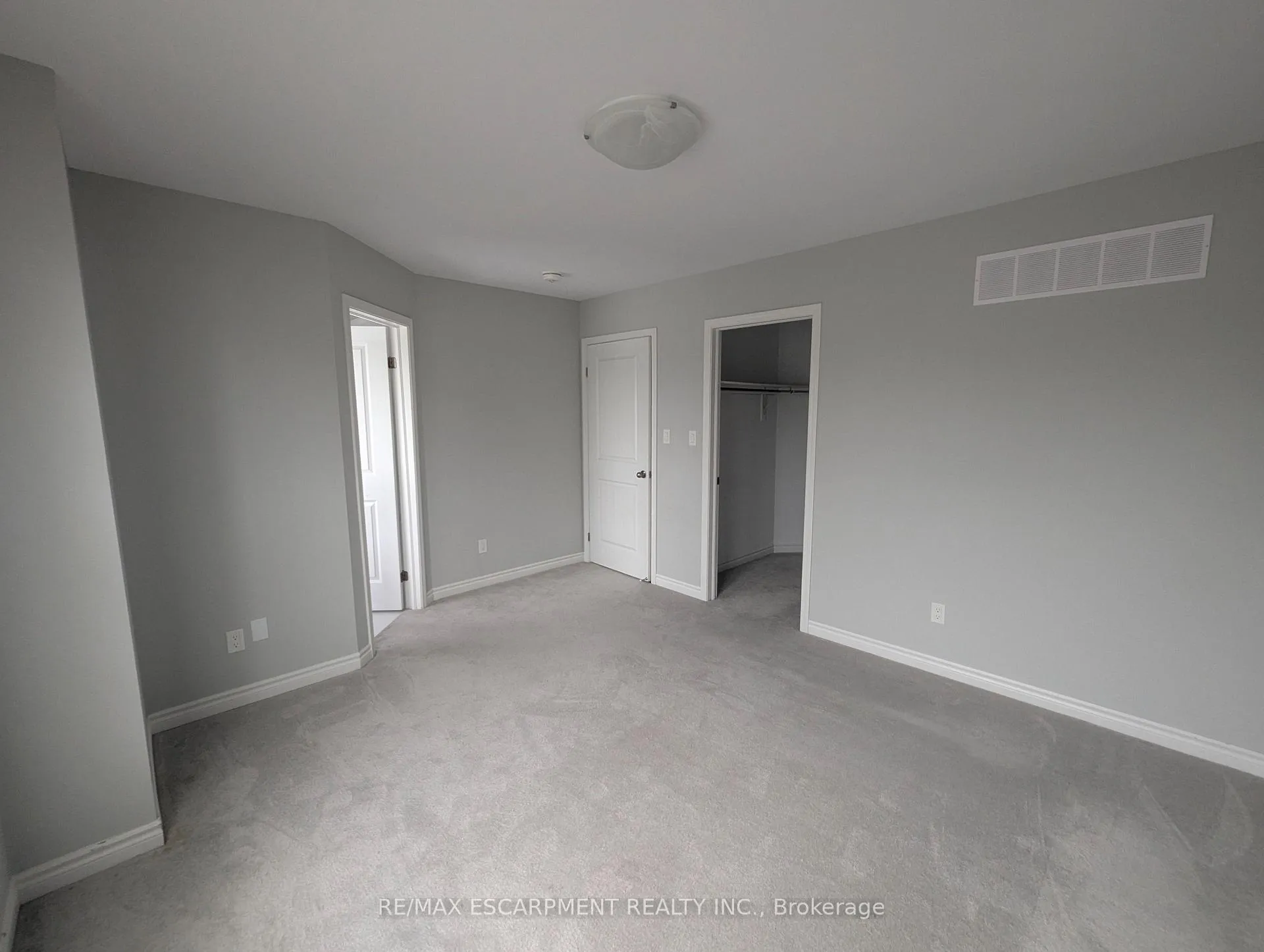 Photo 6 of 82 St George Street, Welland, Broadway — HOMEH