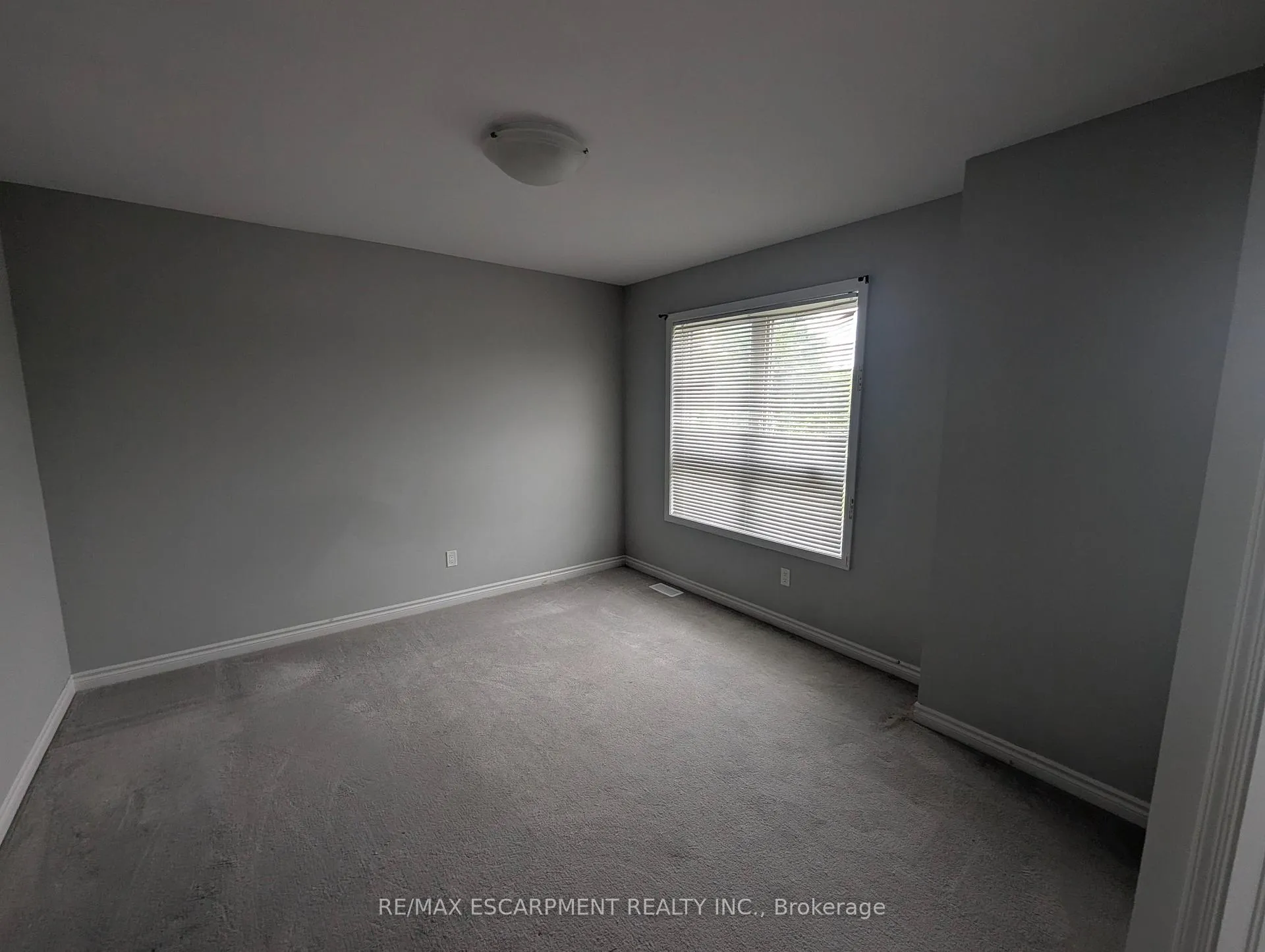 Photo 7 of 82 St George Street, Welland, Broadway — HOMEH