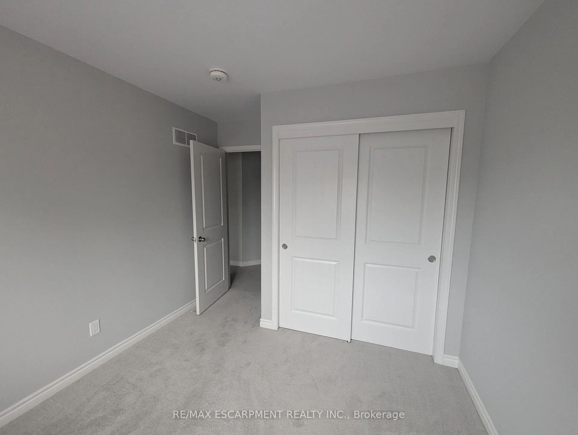 Photo 10 of 82 St George Street, Welland, Broadway — HOMEH