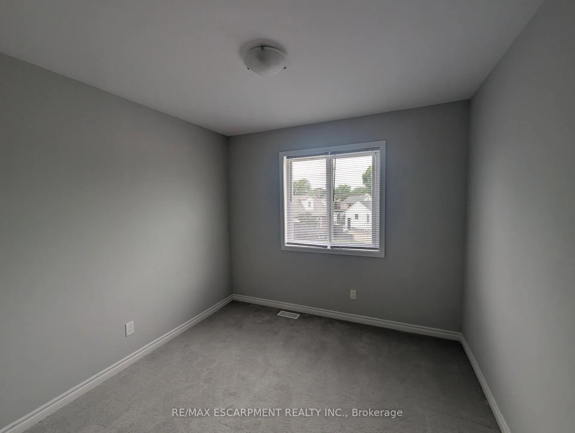 Photo 11 of 82 St George Street, Welland, Broadway — HOMEH