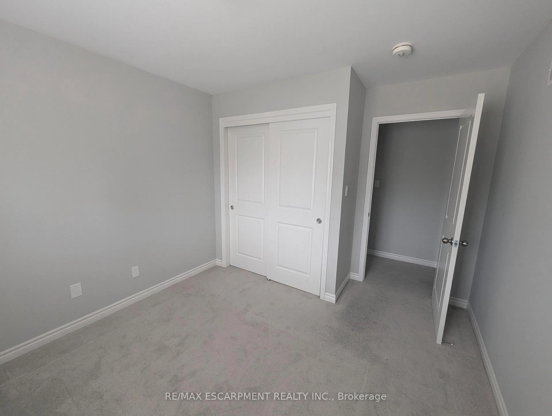 Photo 12 of 82 St George Street, Welland, Broadway — HOMEH