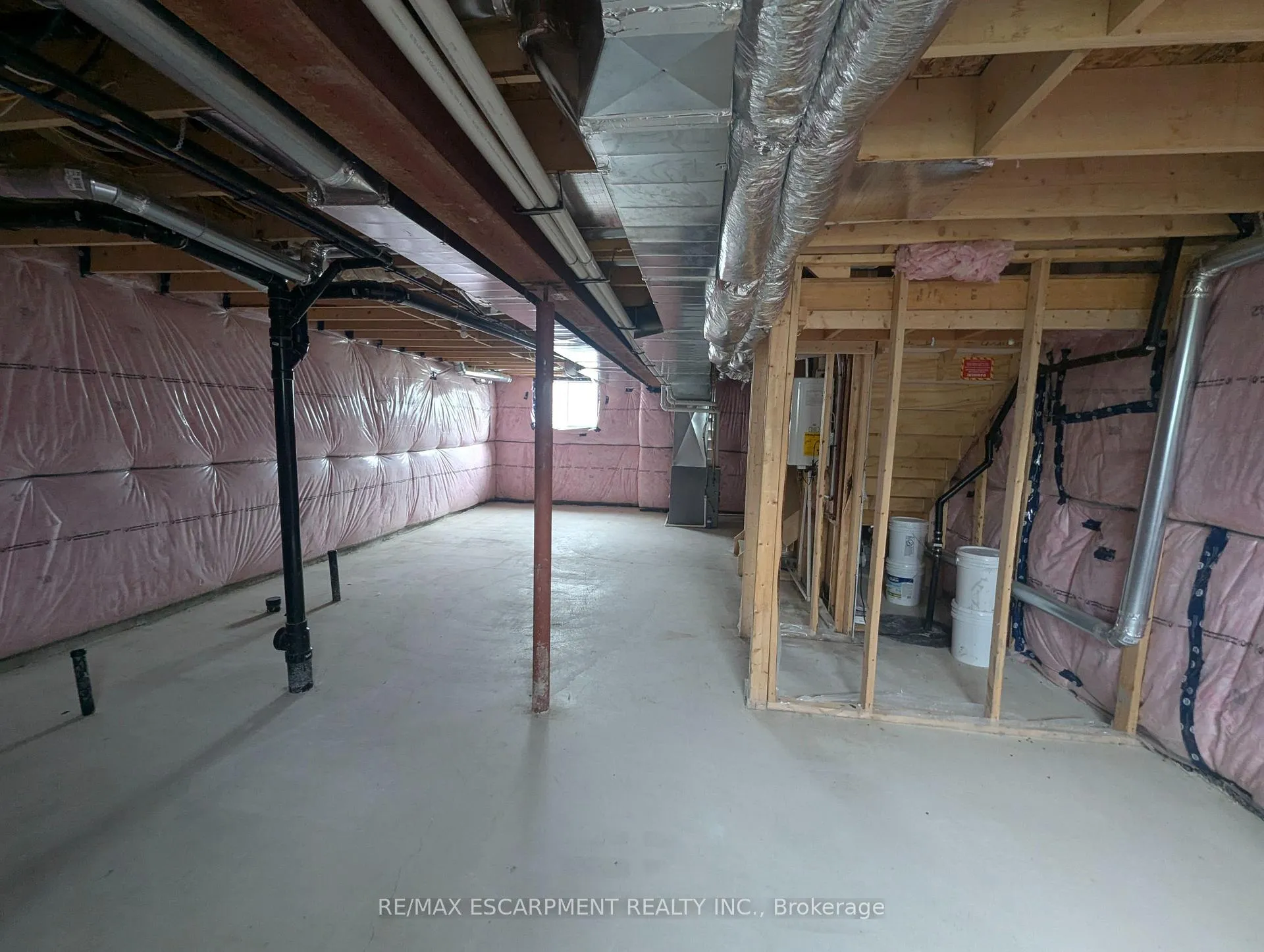 Photo 15 of 82 St George Street, Welland, Broadway — HOMEH