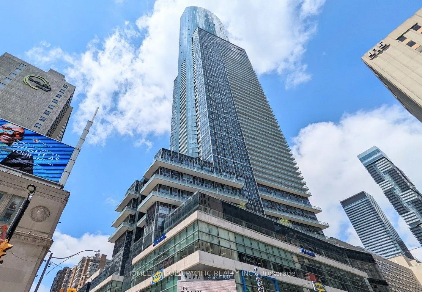 Front of Unit 1716, 386 Yonge Street