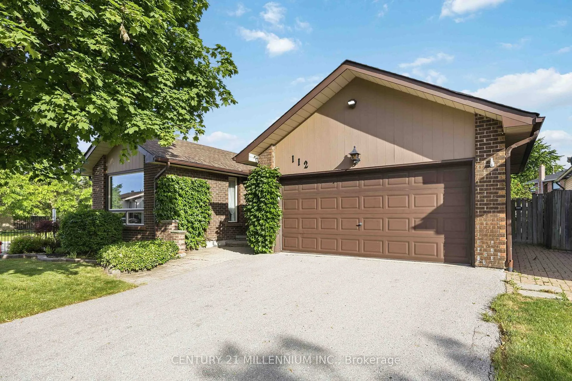 Photo 2 of 112 Blackthorn Lane, Brampton, Brampton North — HOMEH
