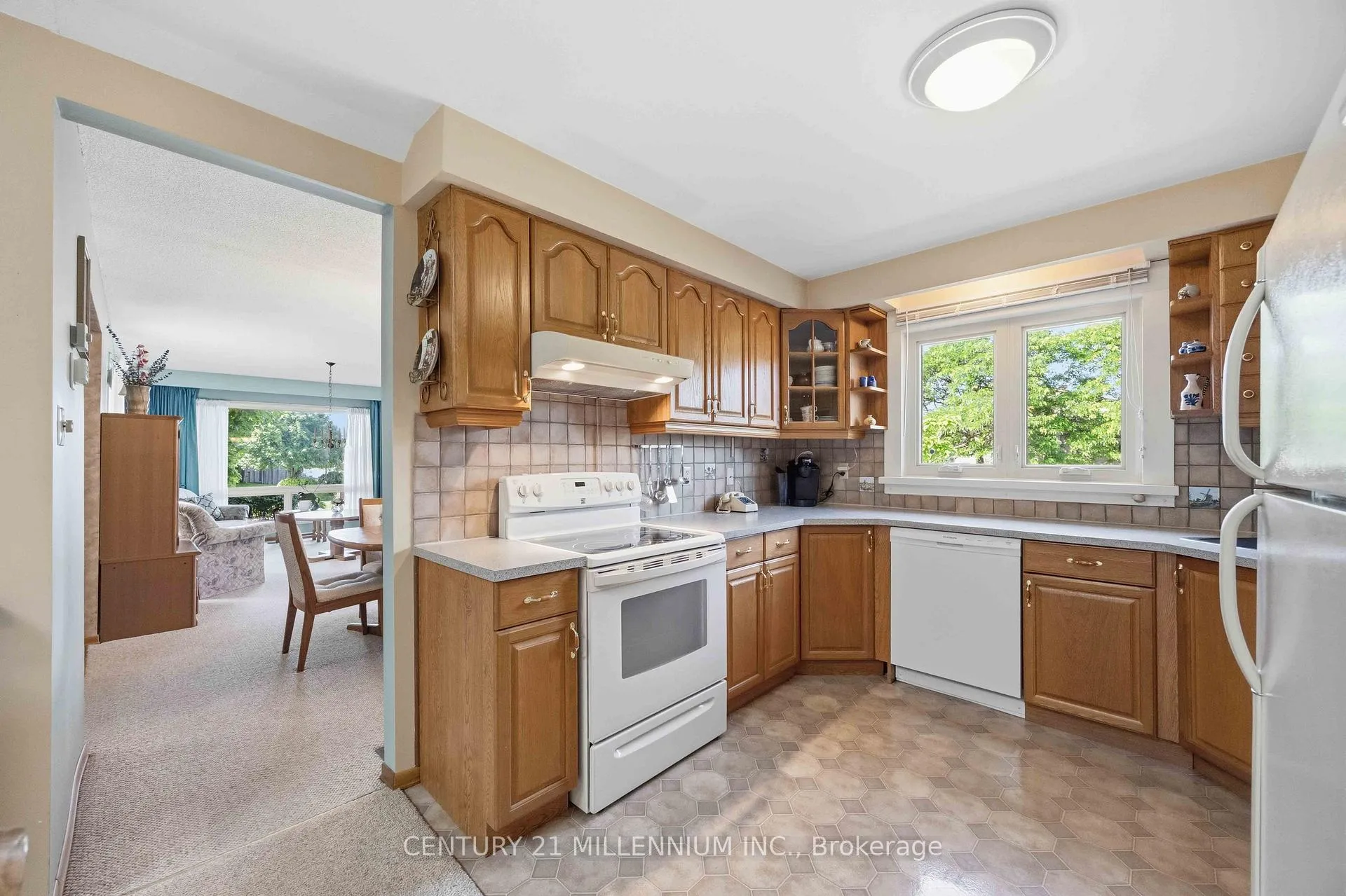 Photo 10 of 112 Blackthorn Lane, Brampton, Brampton North — HOMEH