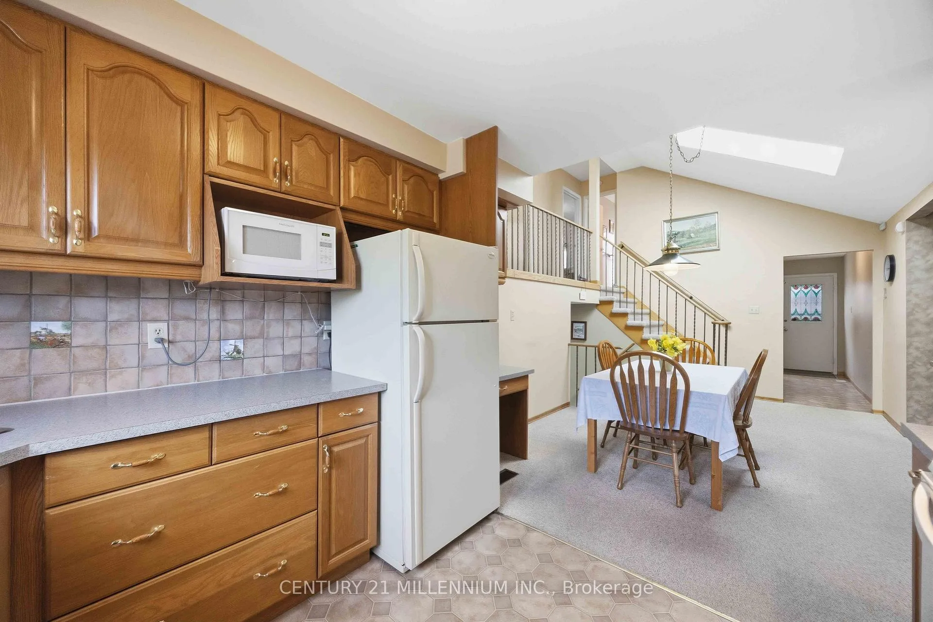 Photo 12 of 112 Blackthorn Lane, Brampton, Brampton North — HOMEH