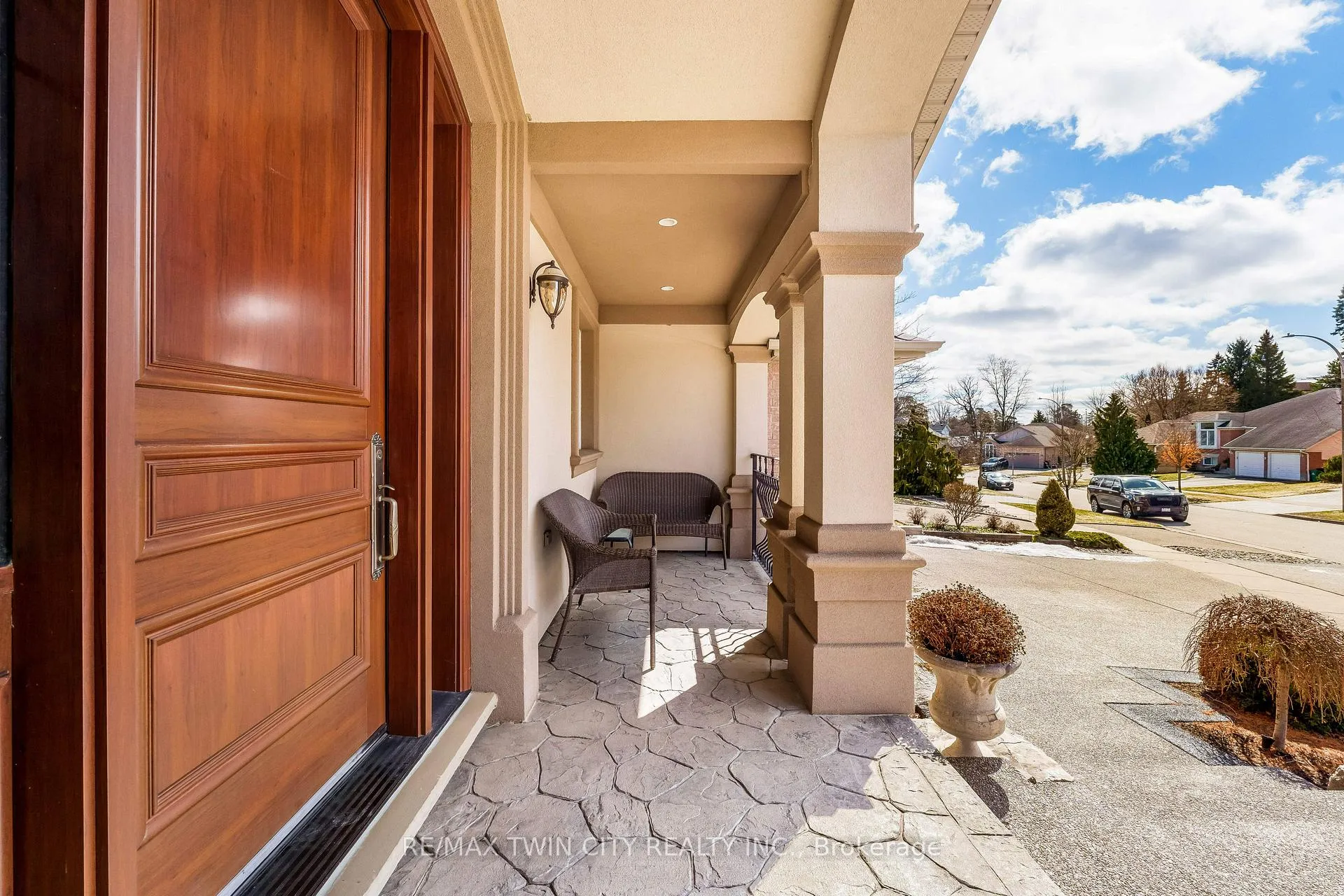 Photo 2 of 60 Chandos Drive, Kitchener, Centreville Chicopee — HOMEH