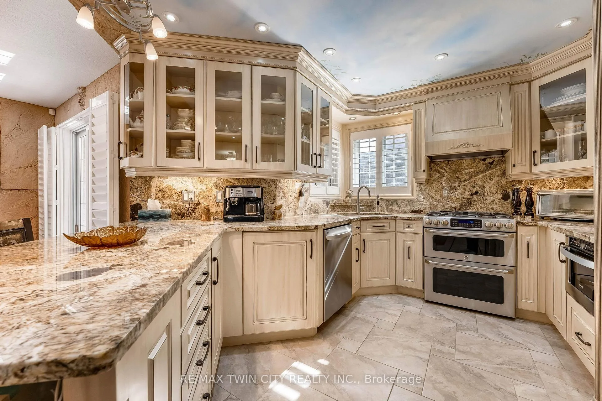 Photo 9 of 60 Chandos Drive, Kitchener, Centreville Chicopee — HOMEH