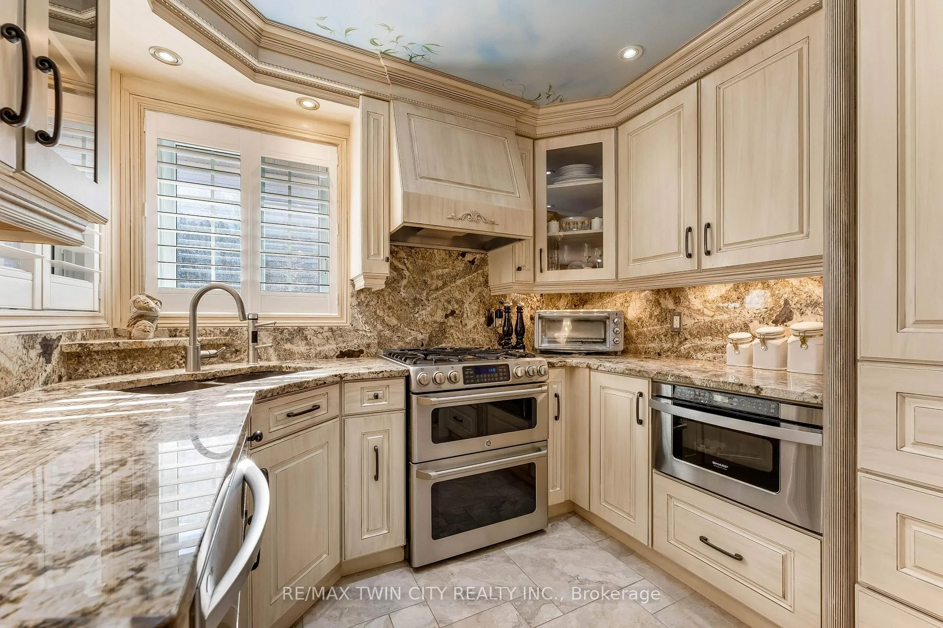 Photo 10 of 60 Chandos Drive, Kitchener, Centreville Chicopee — HOMEH