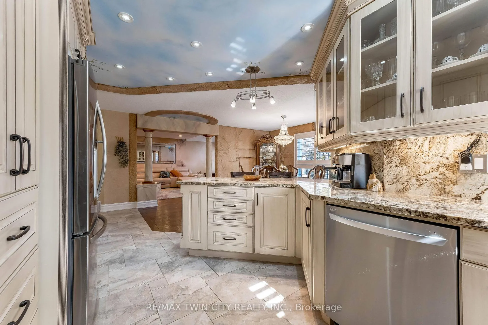 Photo 11 of 60 Chandos Drive, Kitchener, Centreville Chicopee — HOMEH