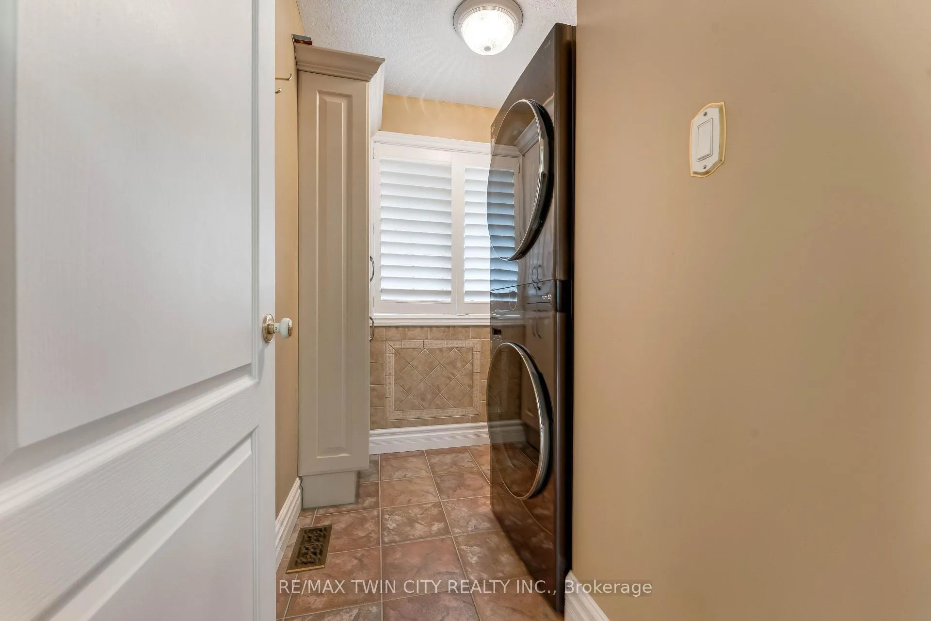 Photo 14 of 60 Chandos Drive, Kitchener, Centreville Chicopee — HOMEH