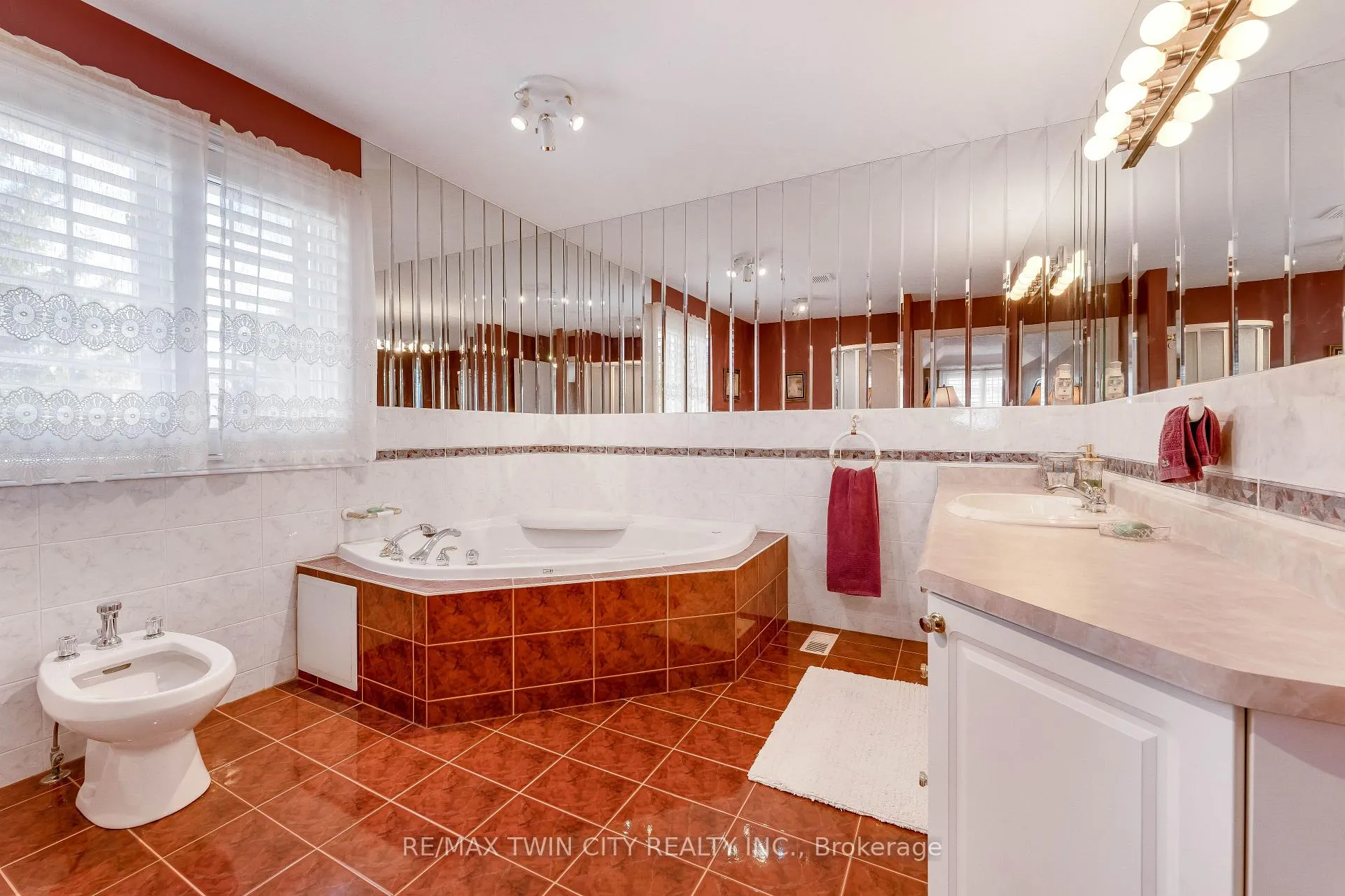 Photo 19 of 60 Chandos Drive, Kitchener, Centreville Chicopee — HOMEH