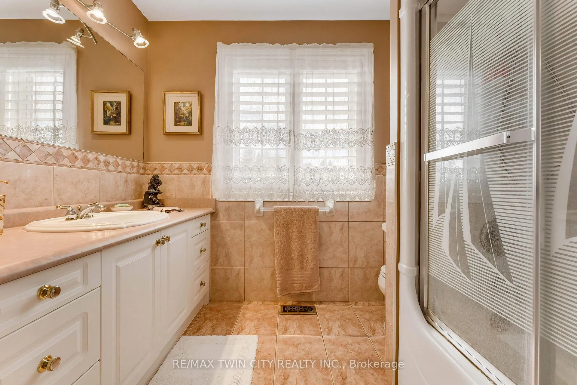 Photo 26 of 60 Chandos Drive, Kitchener, Centreville Chicopee — HOMEH